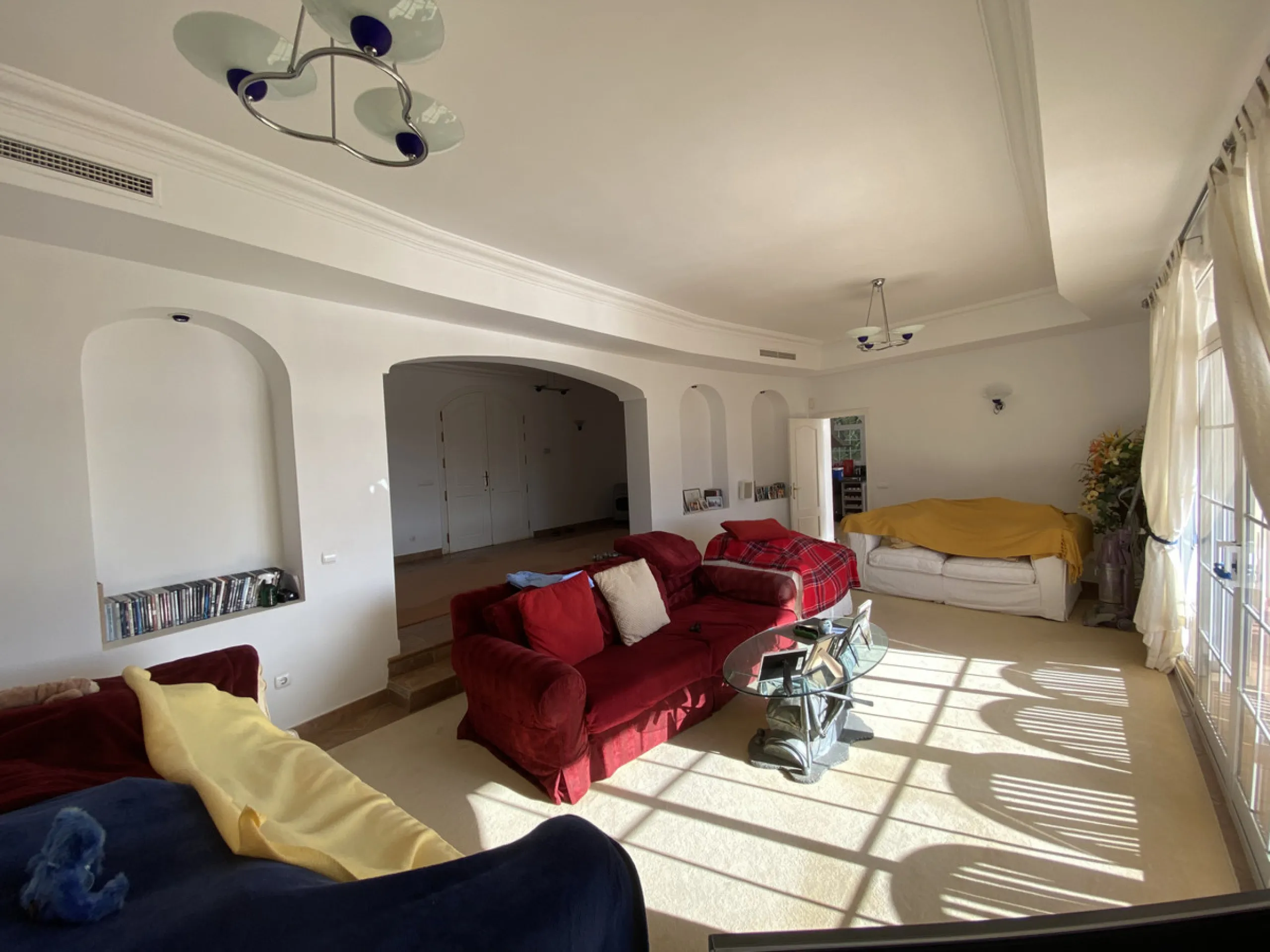 In my opinion the most impressive, front line golf villa with the most stuning views.  Situated on the popular Mijas Golf Urbanisation.  This is a fantastic location for golf enthusiasts and families alike with bars, restaurants and two 18 hole courses (L