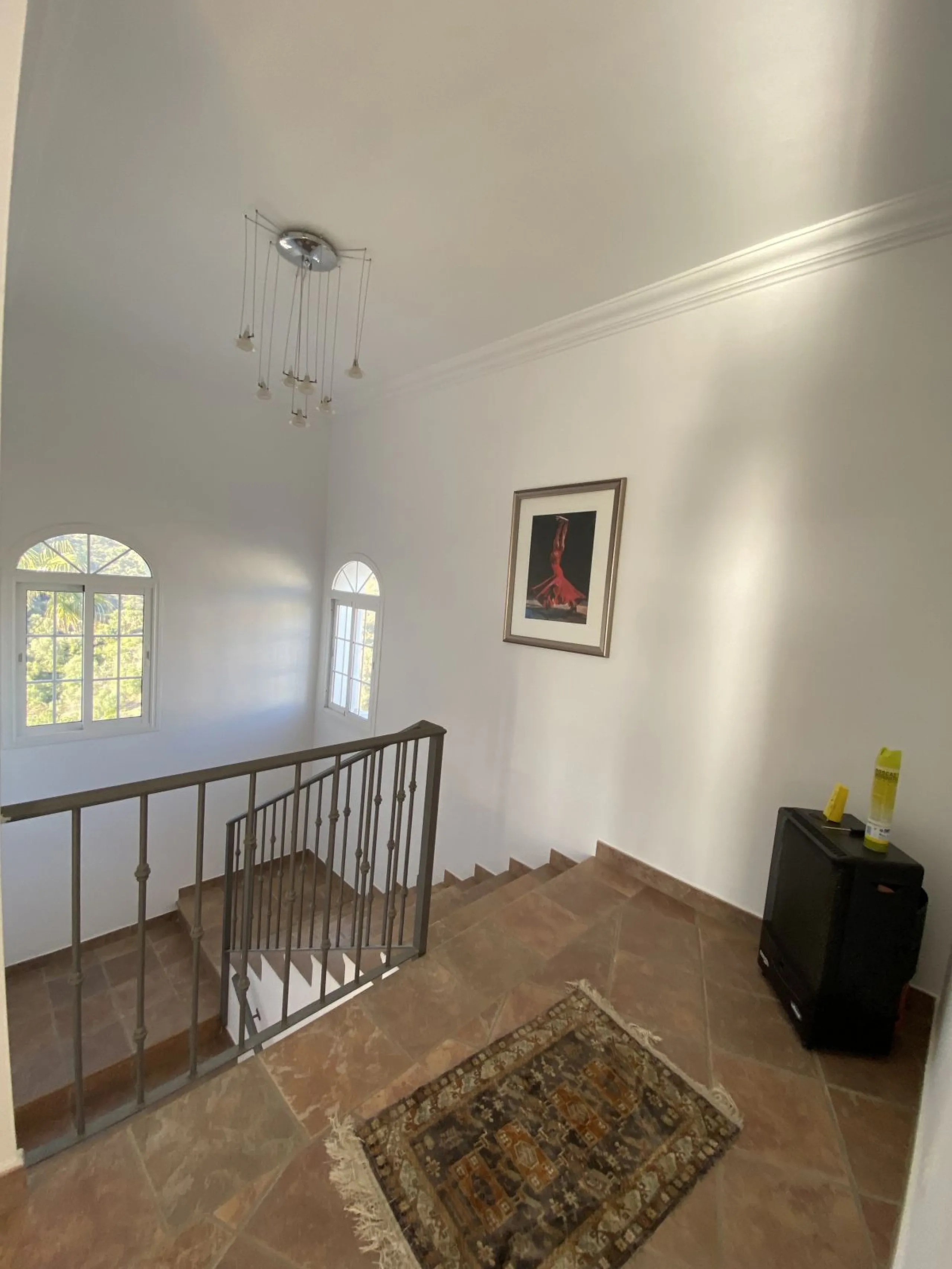 In my opinion the most impressive, front line golf villa with the most stuning views.  Situated on the popular Mijas Golf Urbanisation.  This is a fantastic location for golf enthusiasts and families alike with bars, restaurants and two 18 hole courses (L