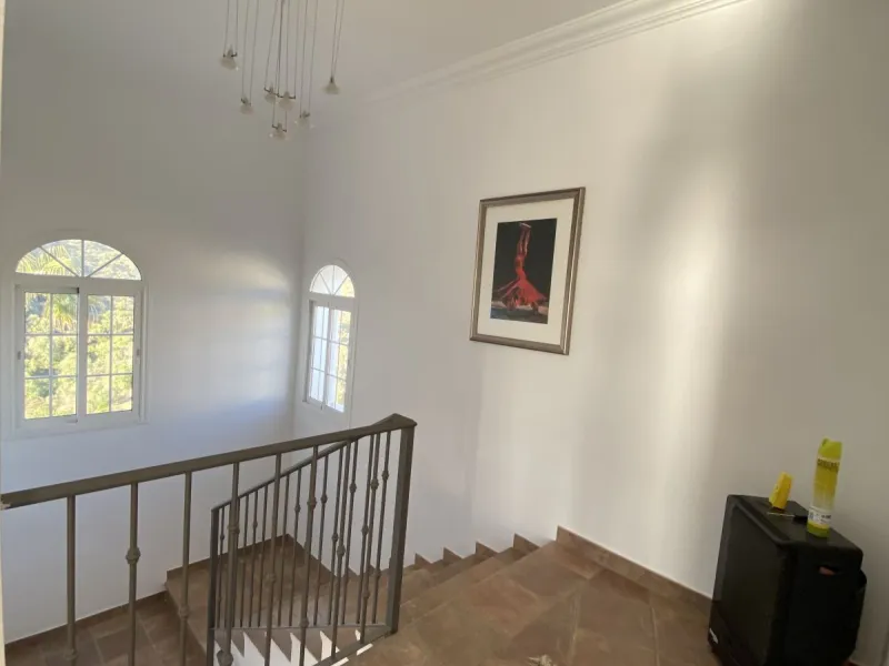 In my opinion the most impressive, front line golf villa with the most stuning views.  Situated on the popular Mijas Golf Urbanisation.  This is a fantastic location for golf enthusiasts and families alike with bars, restaurants and two 18 hole courses (L