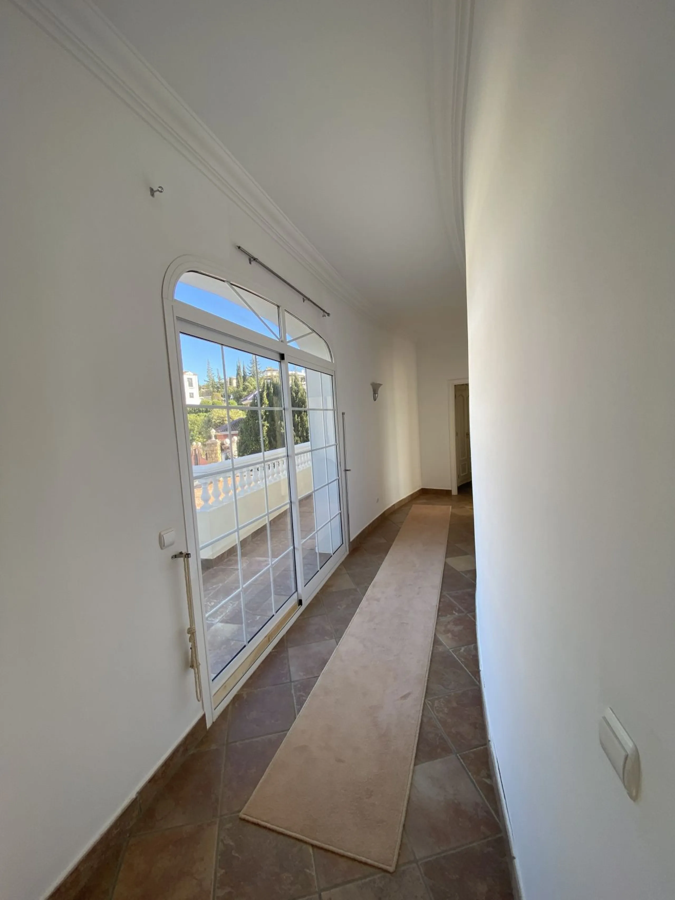 In my opinion the most impressive, front line golf villa with the most stuning views.  Situated on the popular Mijas Golf Urbanisation.  This is a fantastic location for golf enthusiasts and families alike with bars, restaurants and two 18 hole courses (L