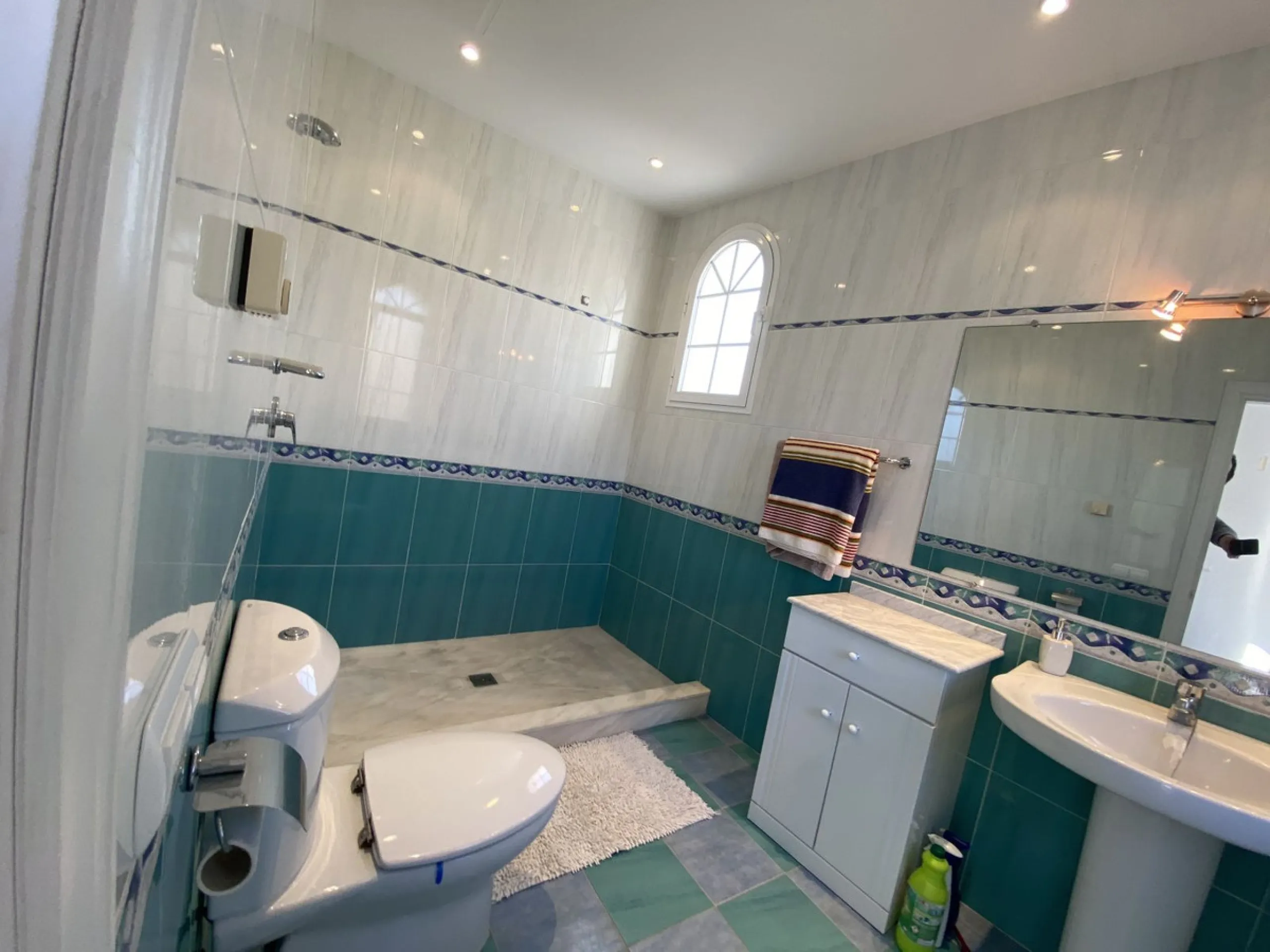 In my opinion the most impressive, front line golf villa with the most stuning views.  Situated on the popular Mijas Golf Urbanisation.  This is a fantastic location for golf enthusiasts and families alike with bars, restaurants and two 18 hole courses (L