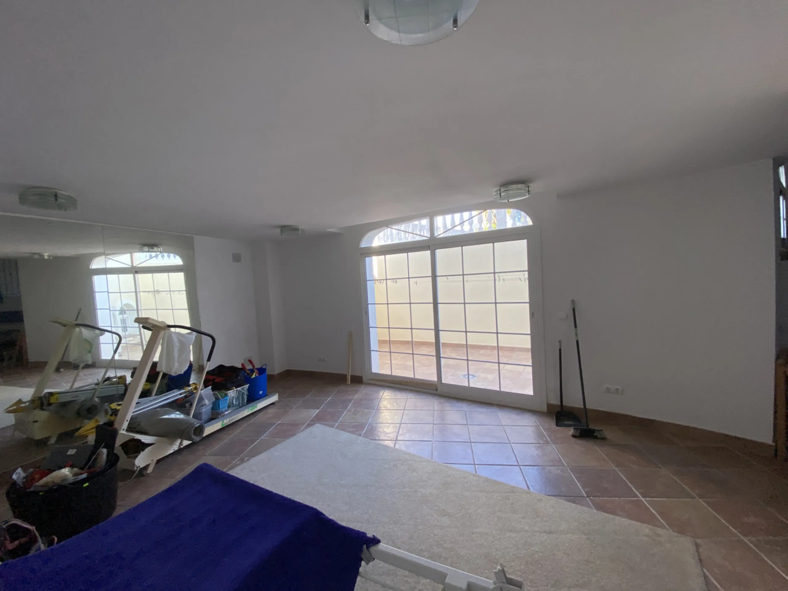 In my opinion the most impressive, front line golf villa with the most stuning views.  Situated on the popular Mijas Golf Urbanisation.  This is a fantastic location for golf enthusiasts and families alike with bars, restaurants and two 18 hole courses (L