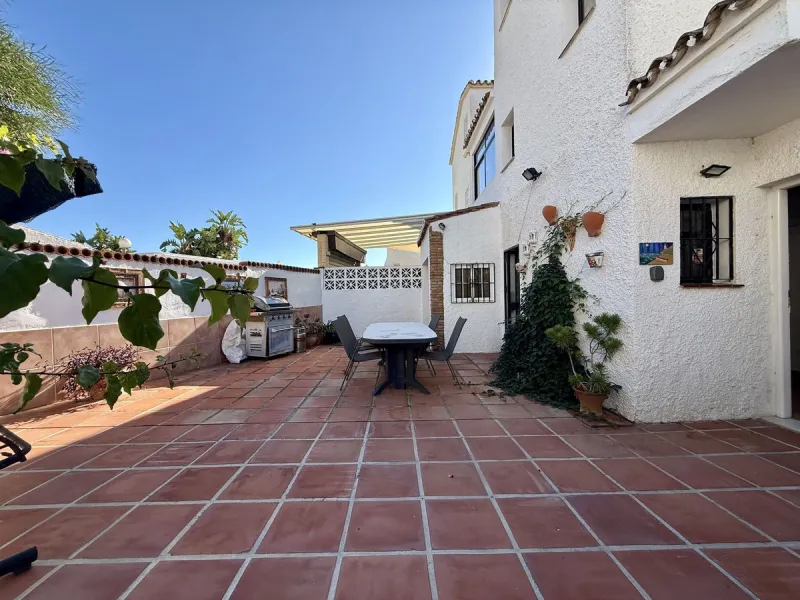 House - Semi-Detached House в продаже в Mijas, Málaga. В доме 3 спален и 2 ванных комнат. Площадь дома 133 м². Площадь участка 215 м²