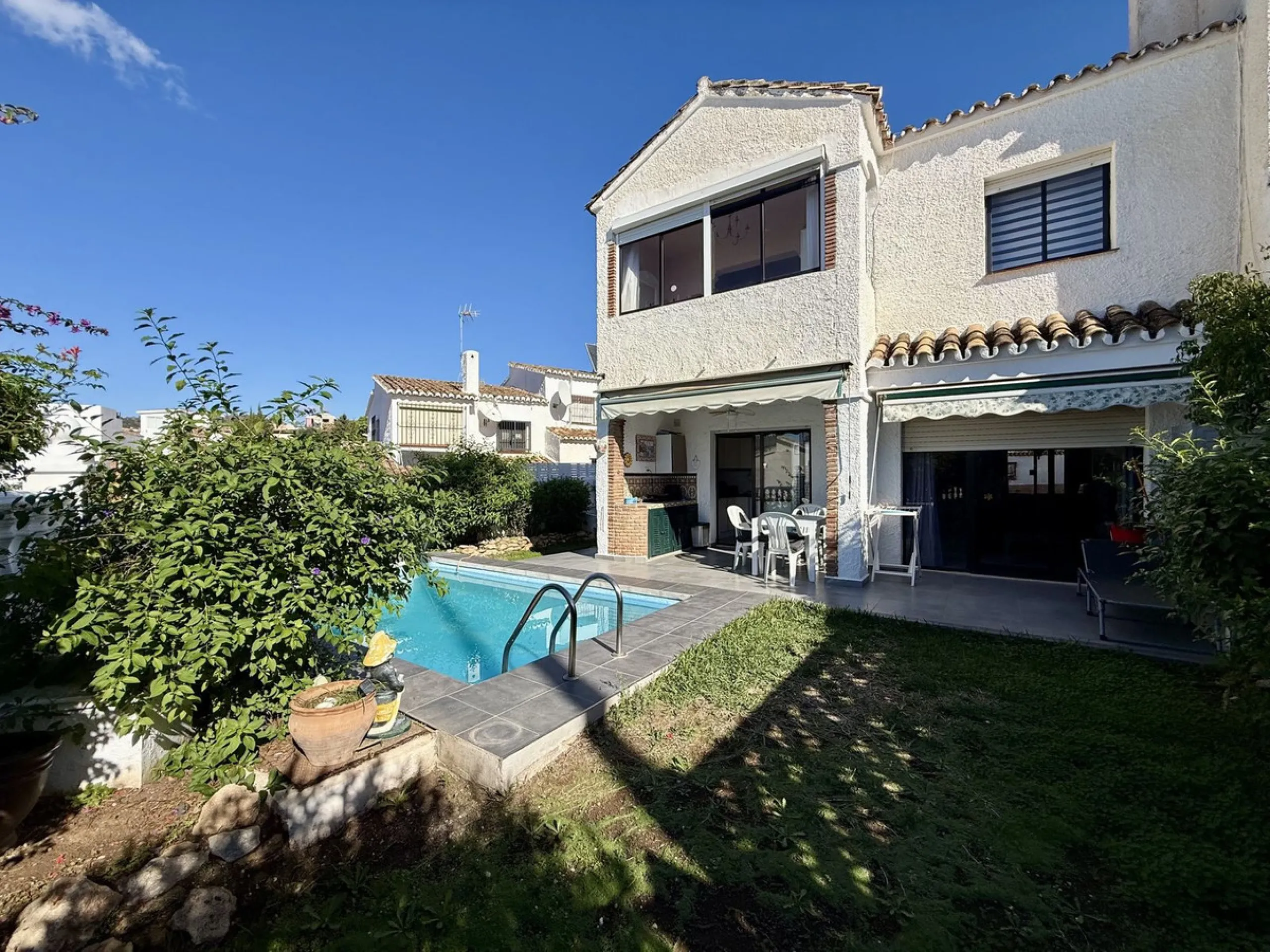 House - Semi-Detached House в продаже в Mijas, Málaga. В доме 3 спален и 2 ванных комнат. Площадь дома 133 м². Площадь участка 215 м²