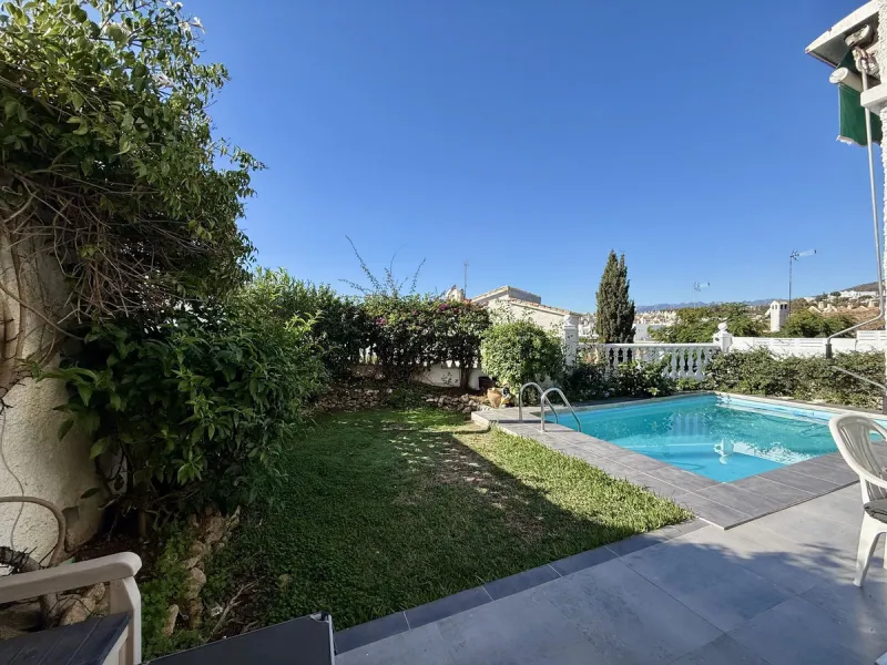 House - Semi-Detached House в продаже в Mijas, Málaga. В доме 3 спален и 2 ванных комнат. Площадь дома 133 м². Площадь участка 215 м²