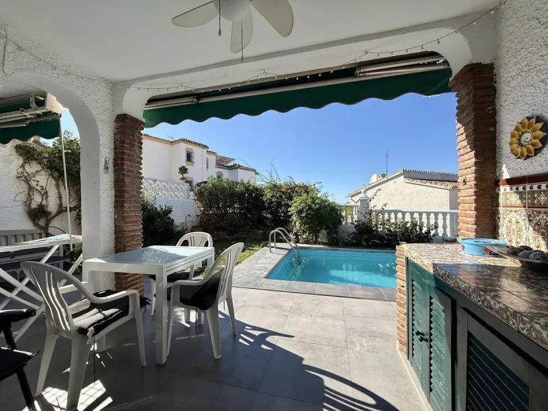 House - Semi-Detached House в продаже в Mijas, Málaga. В доме 3 спален и 2 ванных комнат. Площадь дома 133 м². Площадь участка 215 м²