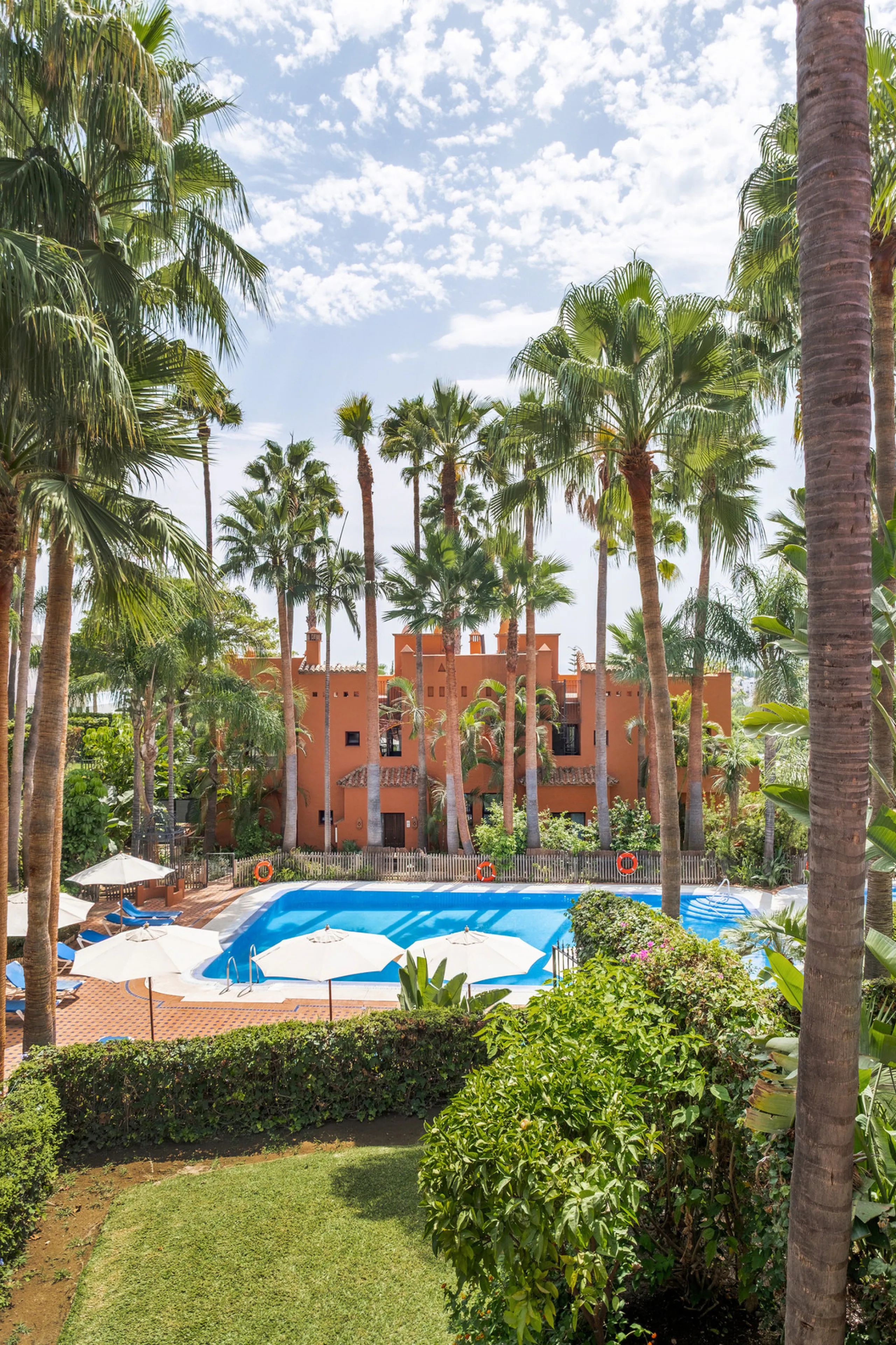 Just a short walk from Puente Romano and the beach, this fully renovated corner-unit villa is located in the exclusive gated community of Monte Marbella Club, with only 17 homes.
