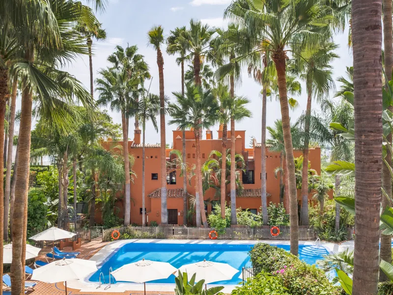 Just a short walk from Puente Romano and the beach, this fully renovated corner-unit villa is located in the exclusive gated community of Monte Marbella Club, with only 17 homes.