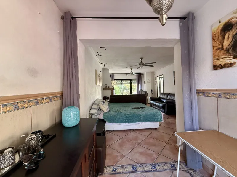House - Semi-Detached House в продаже в Mijas, Málaga. В доме 3 спален и 2 ванных комнат. Площадь дома 133 м². Площадь участка 215 м²