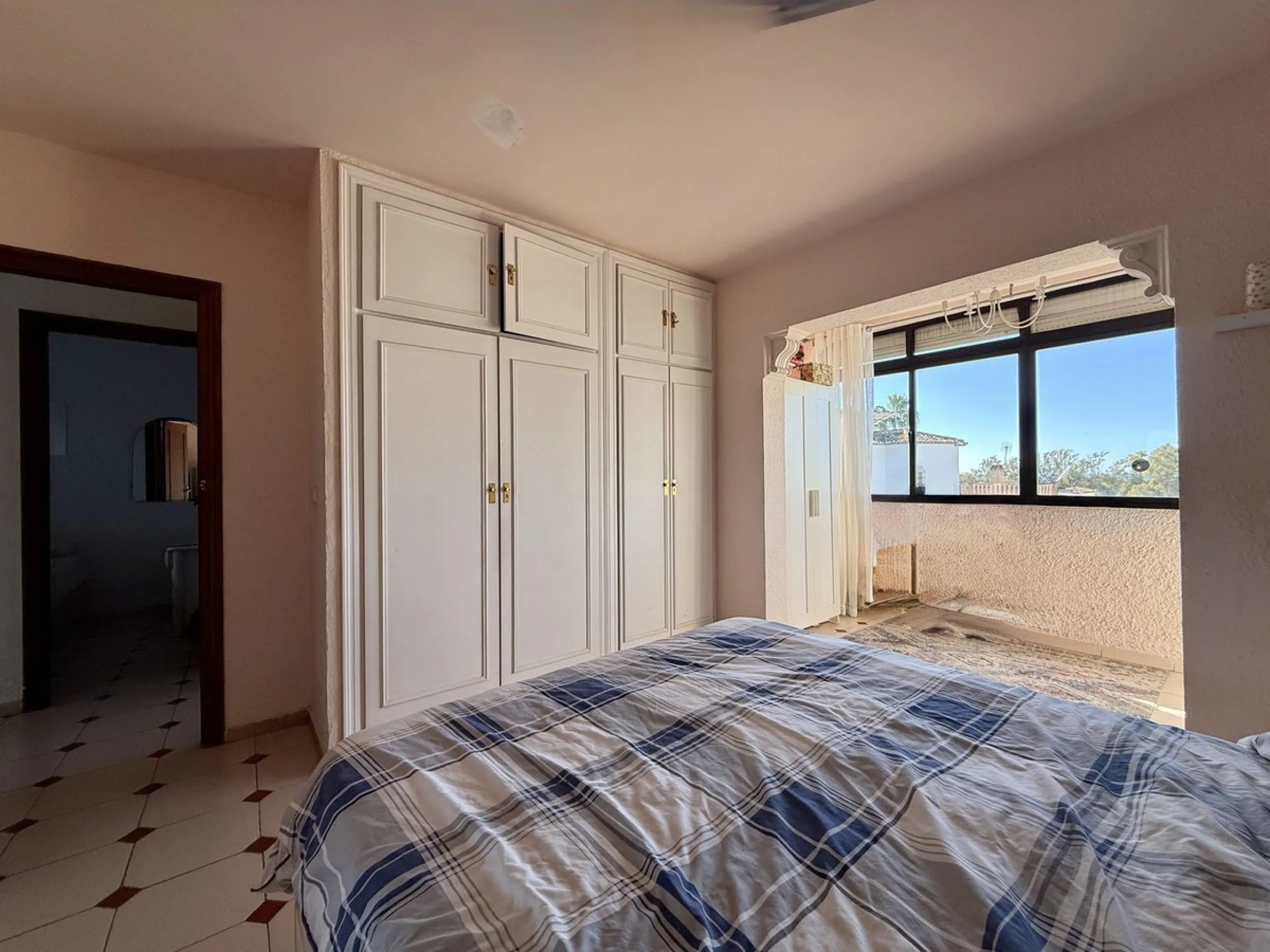 House - Semi-Detached House в продаже в Mijas, Málaga. В доме 3 спален и 2 ванных комнат. Площадь дома 133 м². Площадь участка 215 м²