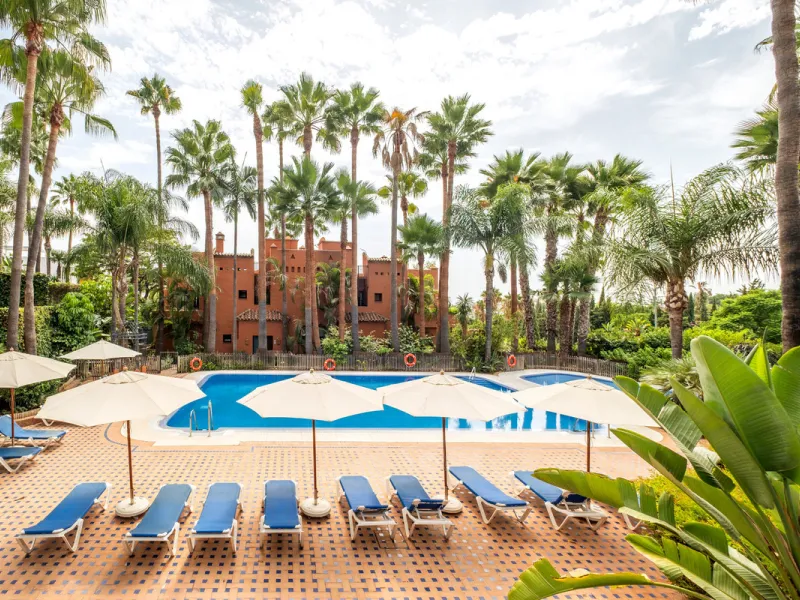Just a short walk from Puente Romano and the beach, this fully renovated corner-unit villa is located in the exclusive gated community of Monte Marbella Club, with only 17 homes.