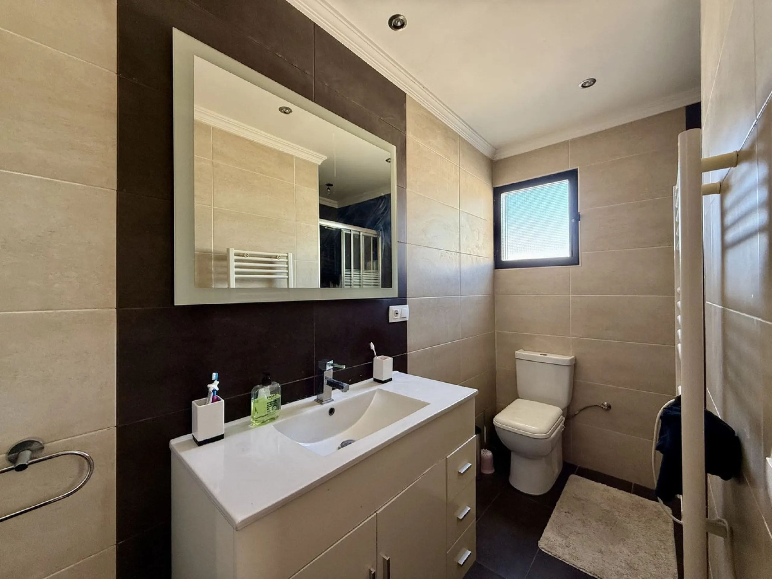 House - Semi-Detached House в продаже в Mijas, Málaga. В доме 3 спален и 2 ванных комнат. Площадь дома 133 м². Площадь участка 215 м²