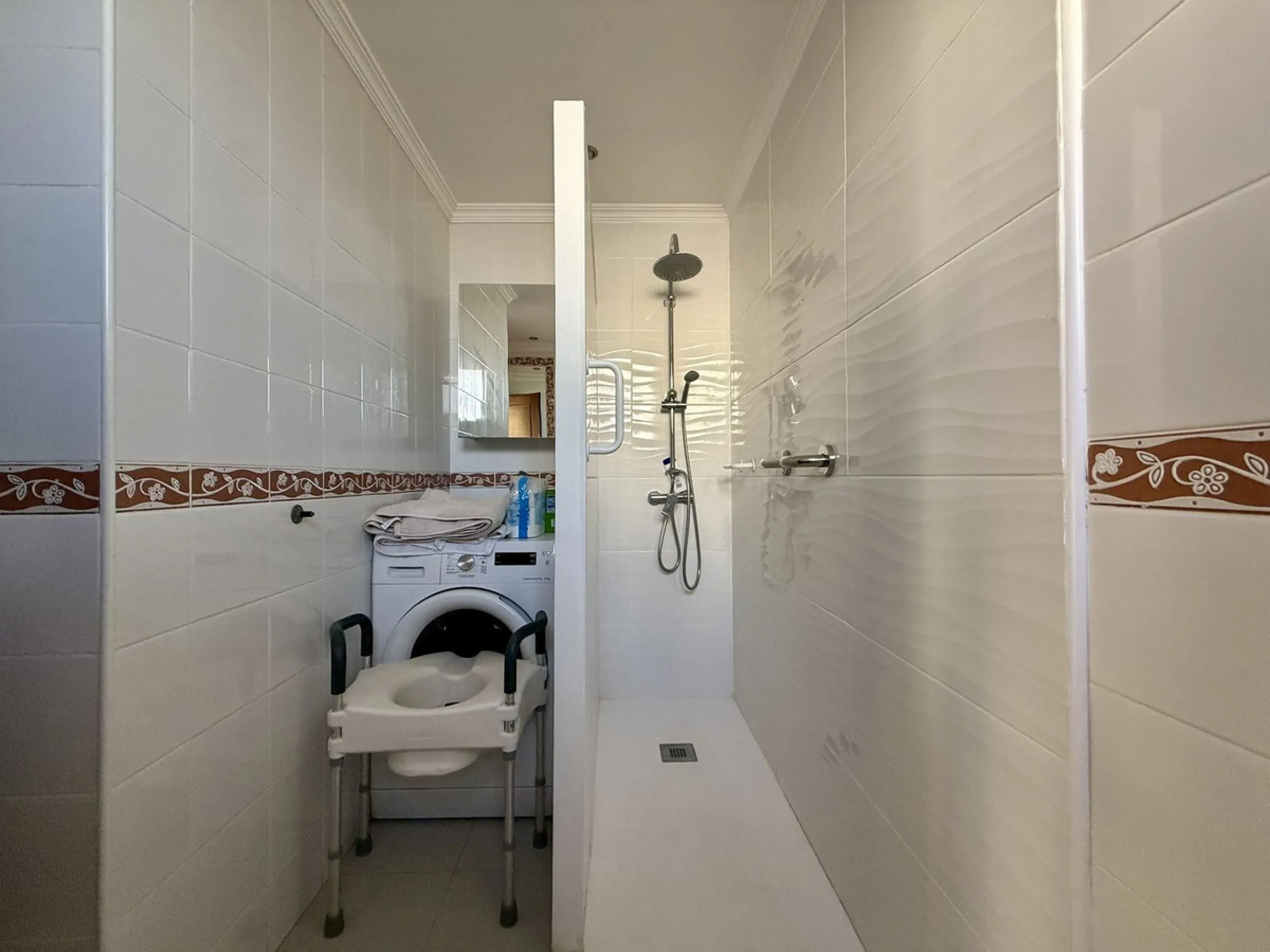 House - Semi-Detached House в продаже в Mijas, Málaga. В доме 3 спален и 2 ванных комнат. Площадь дома 133 м². Площадь участка 215 м²
