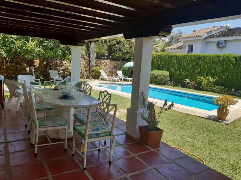 Nestled in the heart of Calahonda, Mijas, this captivating detached villa offers a harmonious blend of comfort and elegance. Boasting four Double bedrooms and two well-appointed bathrooms. This home is designed for those who appreciate luxury and style.