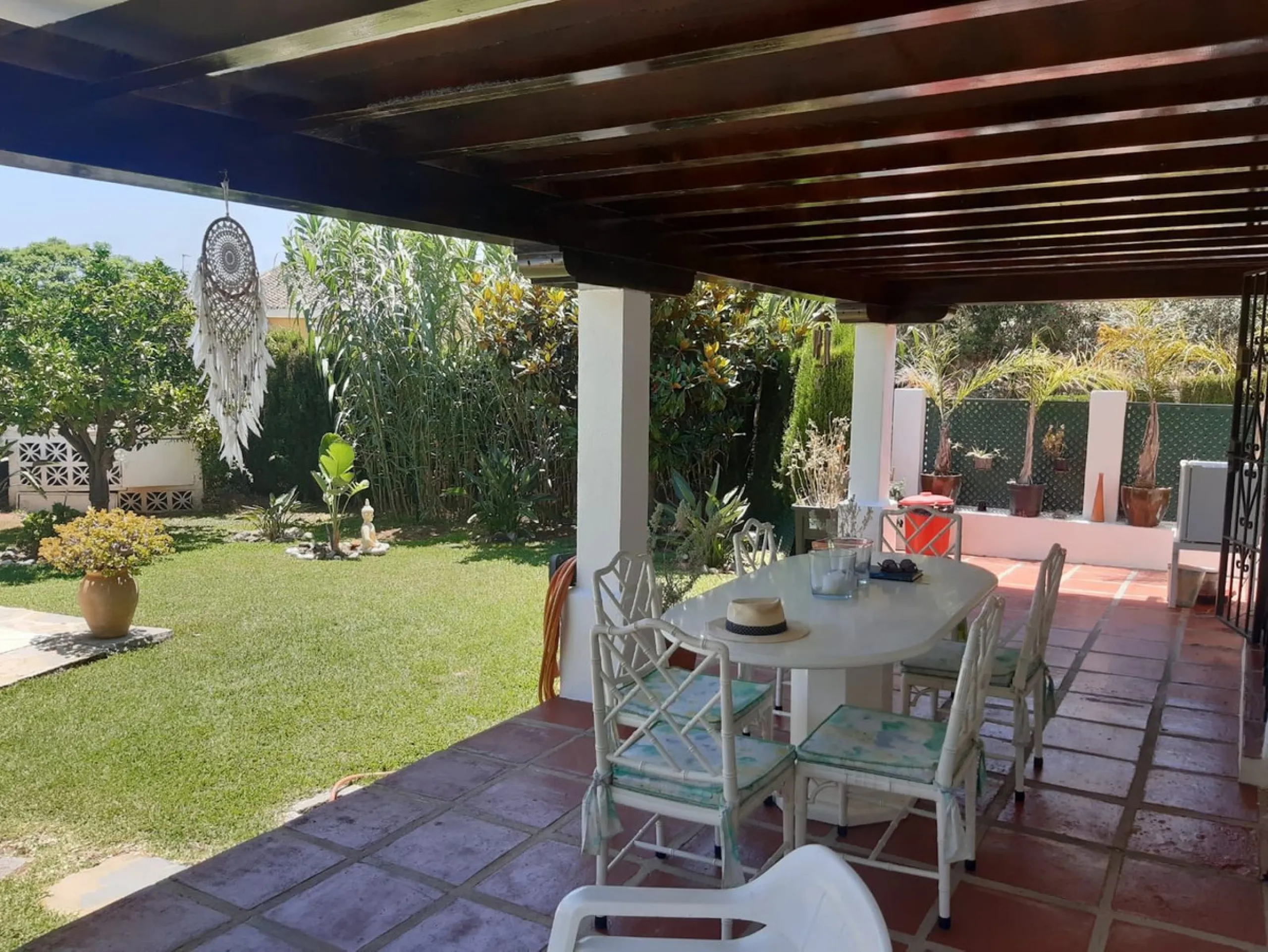 Nestled in the heart of Calahonda, Mijas, this captivating detached villa offers a harmonious blend of comfort and elegance. Boasting four Double bedrooms and two well-appointed bathrooms. This home is designed for those who appreciate luxury and style.