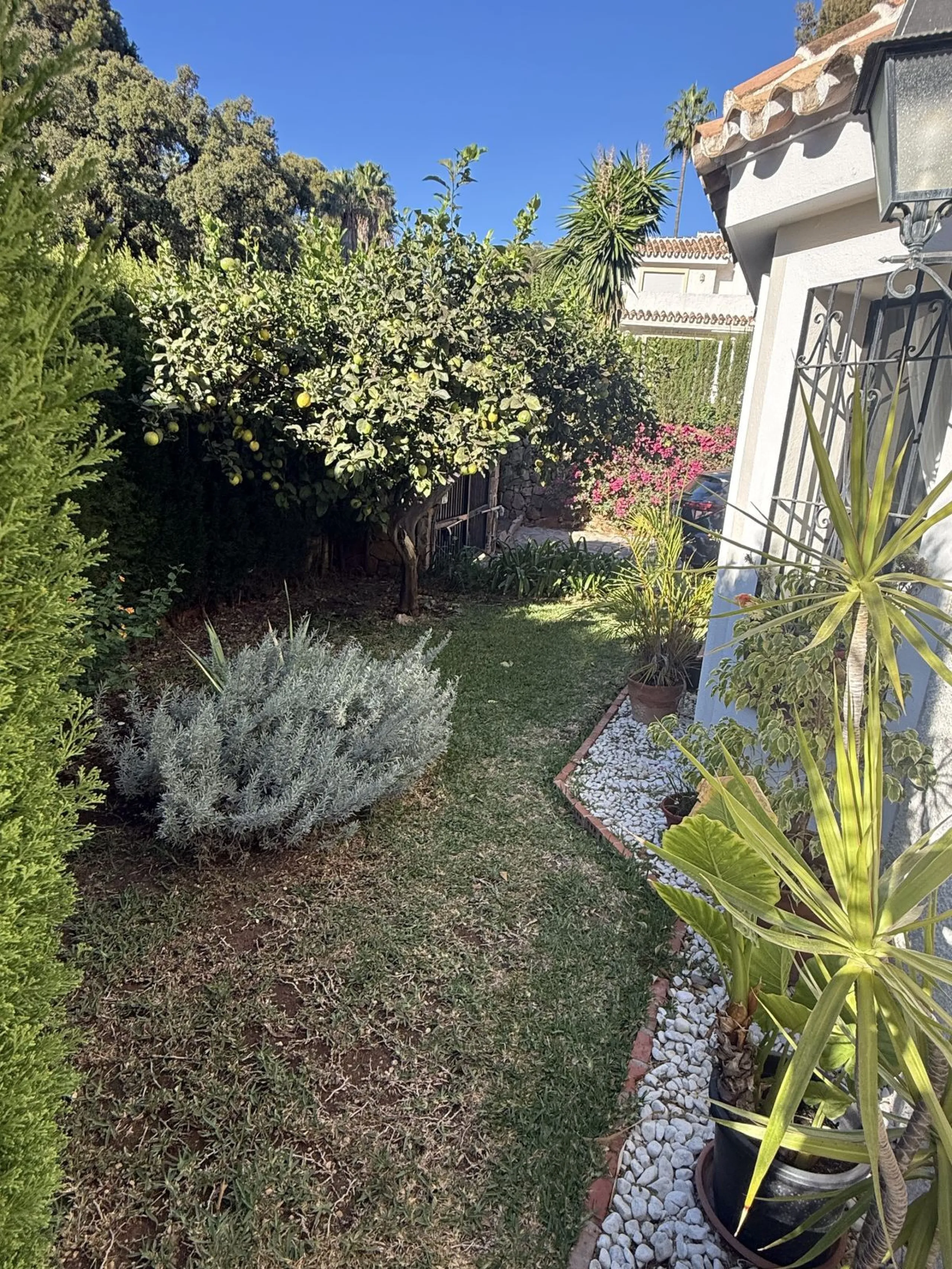 Nestled in the heart of Calahonda, Mijas, this captivating detached villa offers a harmonious blend of comfort and elegance. Boasting four Double bedrooms and two well-appointed bathrooms. This home is designed for those who appreciate luxury and style.