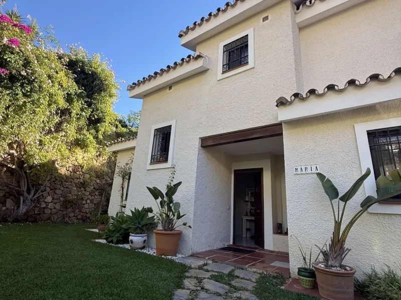 Nestled in the heart of Calahonda, Mijas, this captivating detached villa offers a harmonious blend of comfort and elegance. Boasting four Double bedrooms and two well-appointed bathrooms. This home is designed for those who appreciate luxury and style.