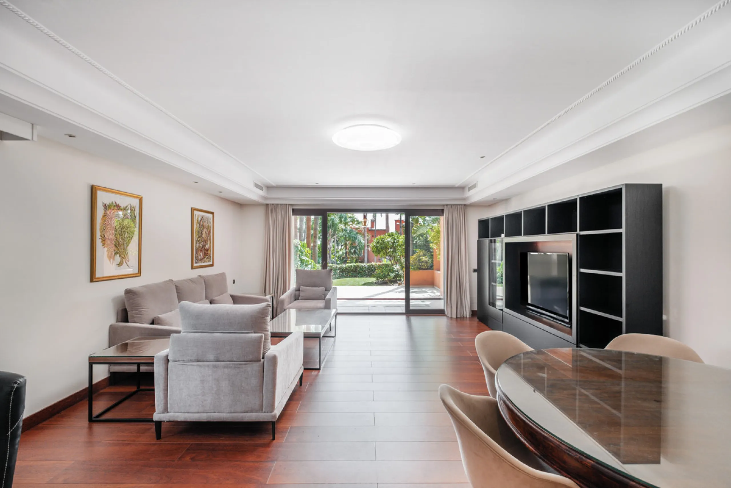 Just a short walk from Puente Romano and the beach, this fully renovated corner-unit villa is located in the exclusive gated community of Monte Marbella Club, with only 17 homes.