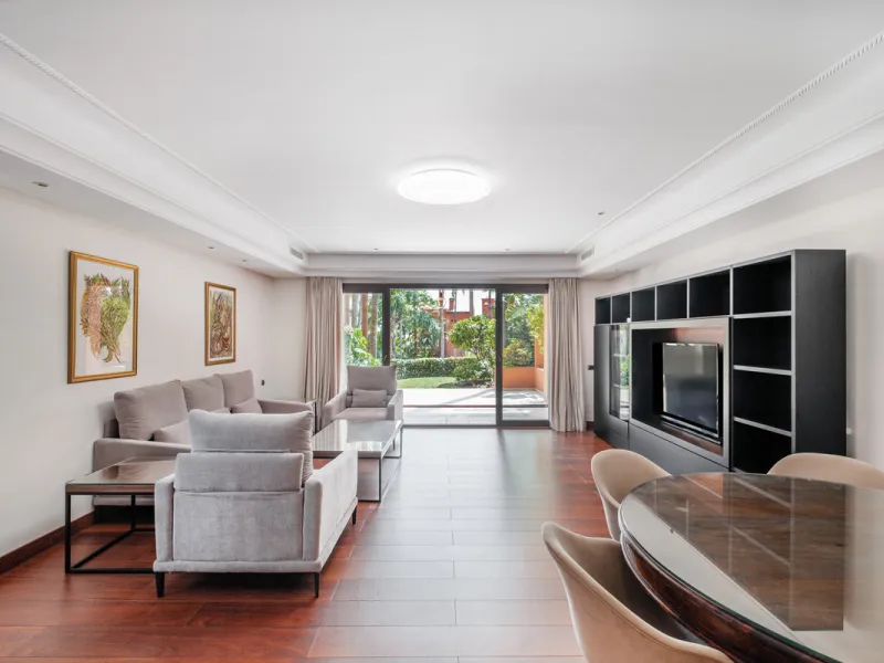 Just a short walk from Puente Romano and the beach, this fully renovated corner-unit villa is located in the exclusive gated community of Monte Marbella Club, with only 17 homes.