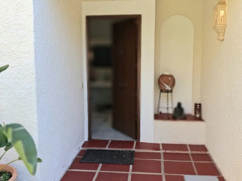 Nestled in the heart of Calahonda, Mijas, this captivating detached villa offers a harmonious blend of comfort and elegance. Boasting four Double bedrooms and two well-appointed bathrooms. This home is designed for those who appreciate luxury and style.