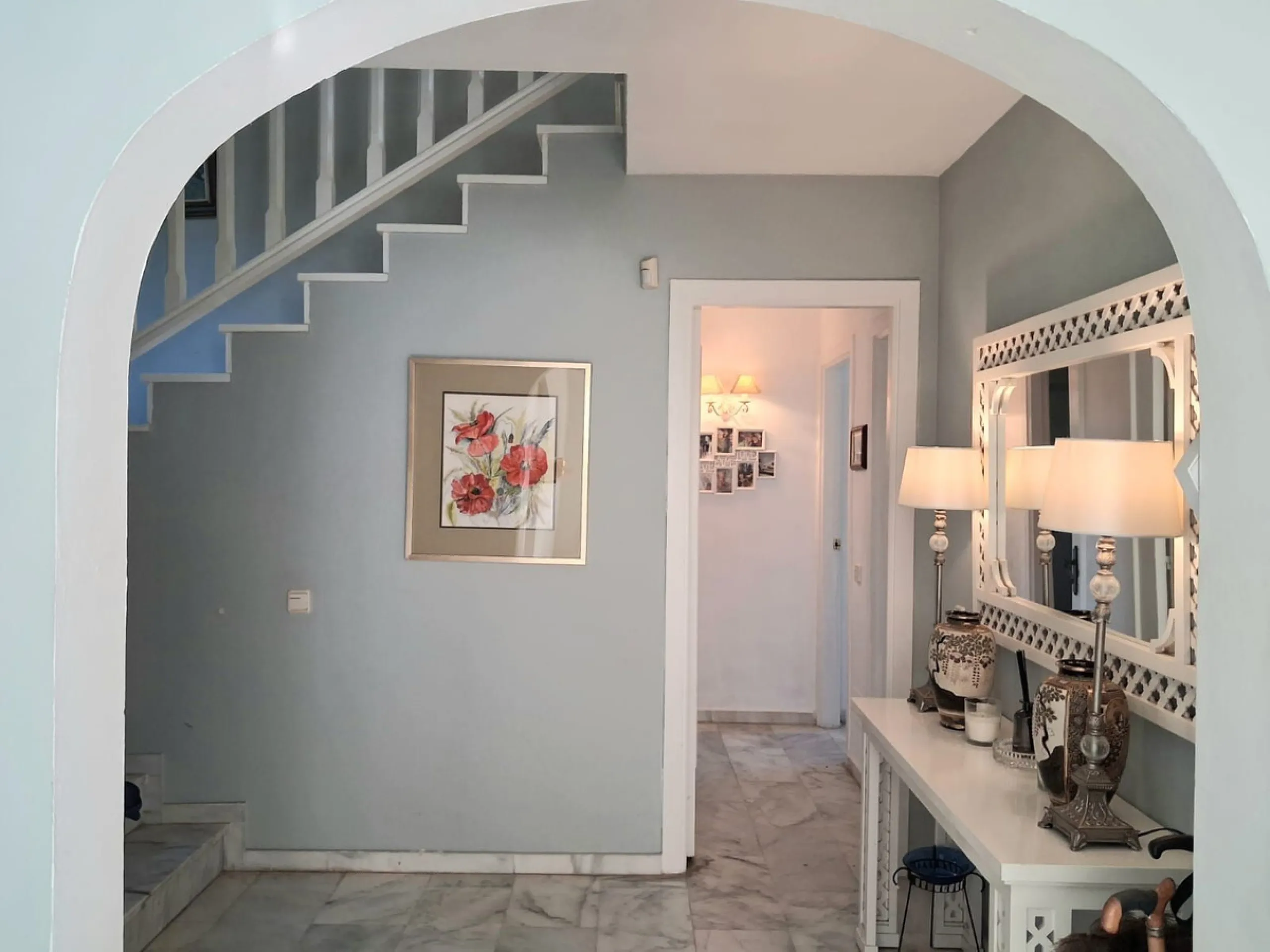 Nestled in the heart of Calahonda, Mijas, this captivating detached villa offers a harmonious blend of comfort and elegance. Boasting four Double bedrooms and two well-appointed bathrooms. This home is designed for those who appreciate luxury and style.
