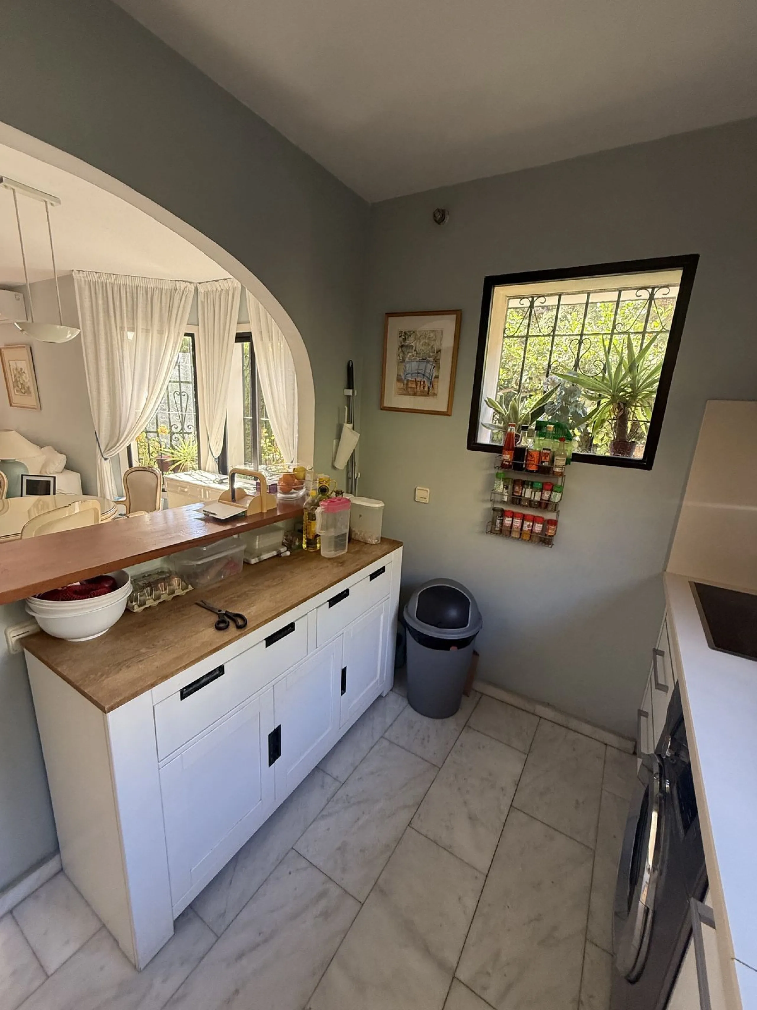 Nestled in the heart of Calahonda, Mijas, this captivating detached villa offers a harmonious blend of comfort and elegance. Boasting four Double bedrooms and two well-appointed bathrooms. This home is designed for those who appreciate luxury and style.