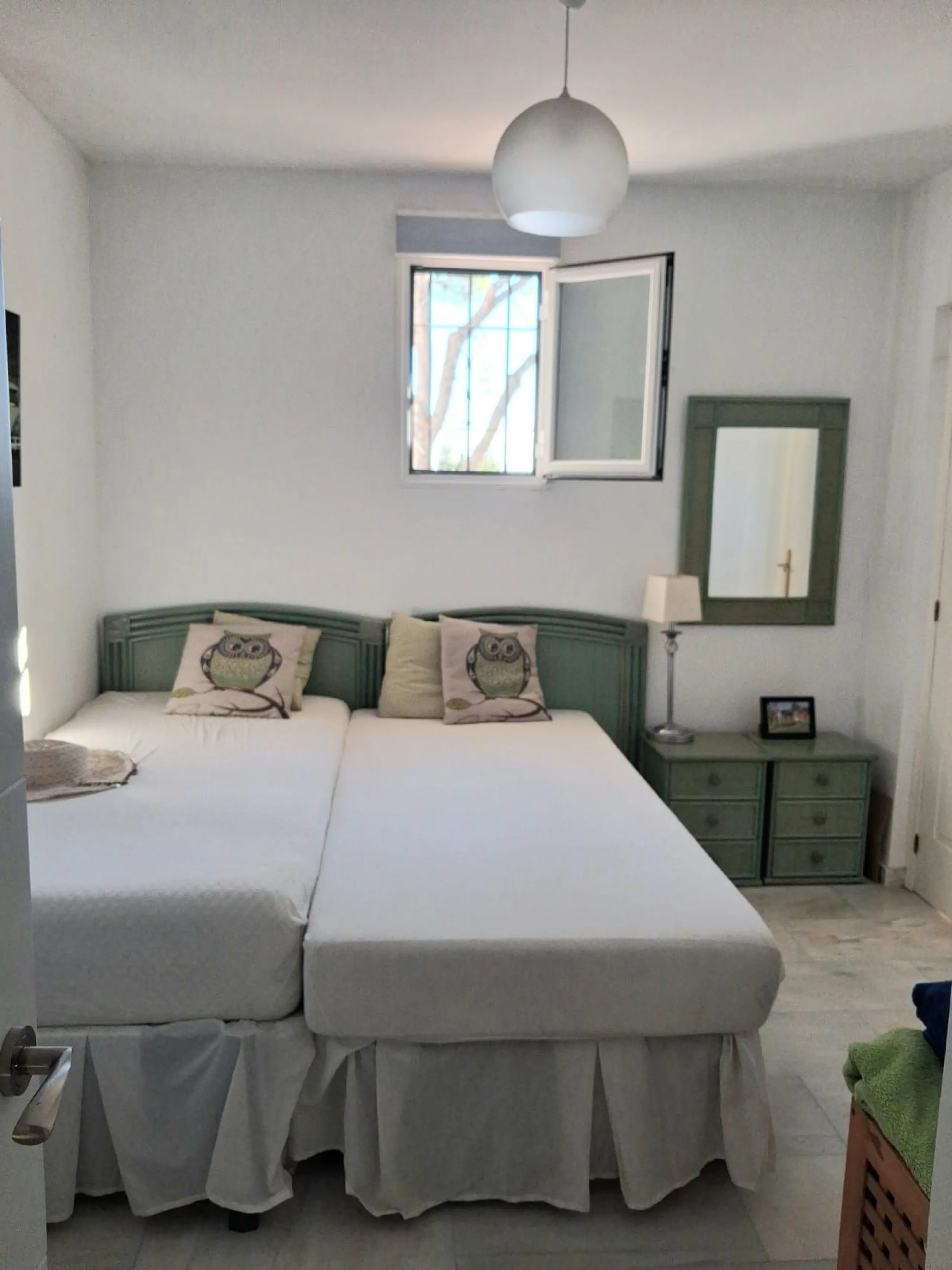 Nestled in the heart of Calahonda, Mijas, this captivating detached villa offers a harmonious blend of comfort and elegance. Boasting four Double bedrooms and two well-appointed bathrooms. This home is designed for those who appreciate luxury and style.