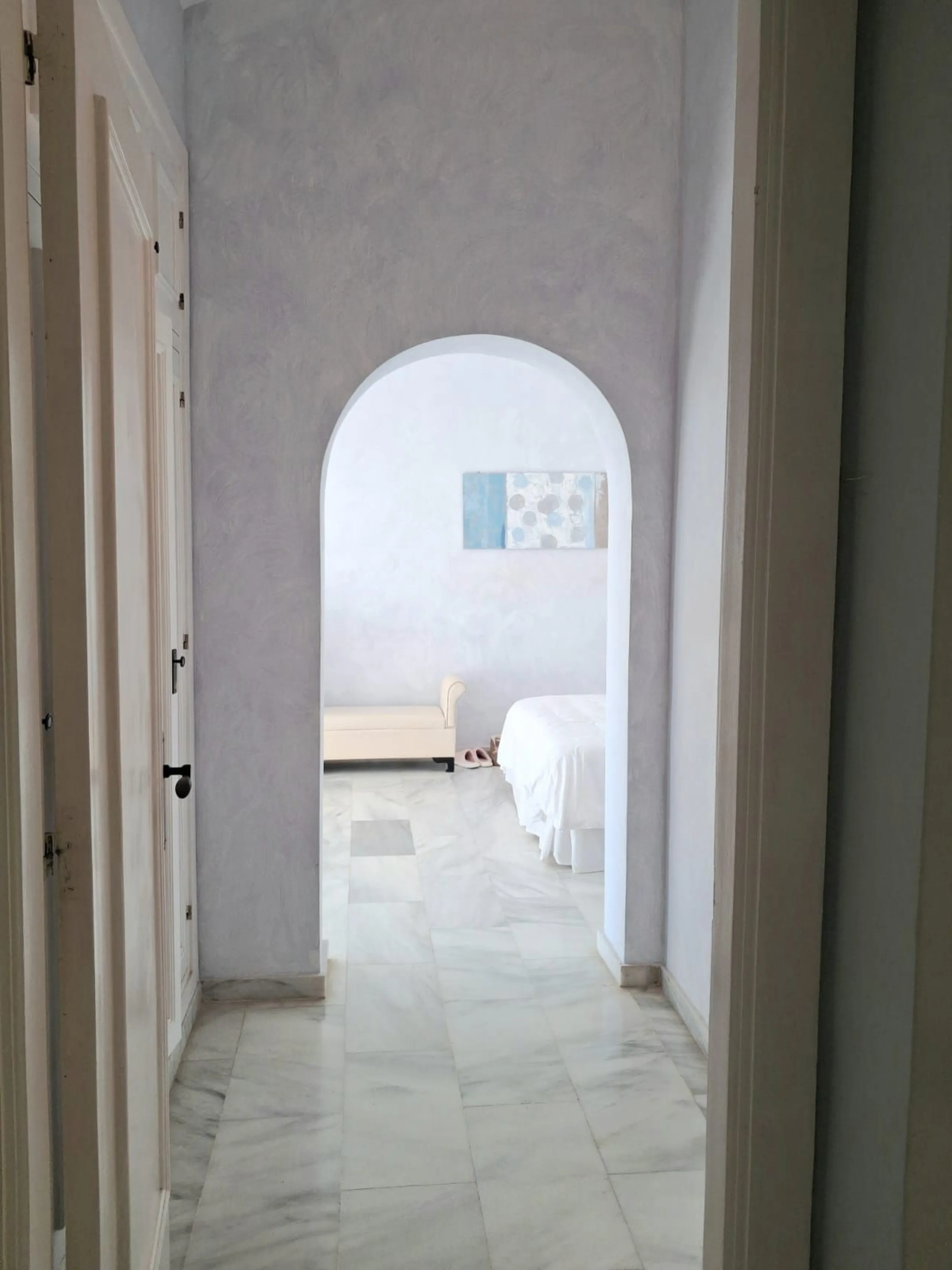 Nestled in the heart of Calahonda, Mijas, this captivating detached villa offers a harmonious blend of comfort and elegance. Boasting four Double bedrooms and two well-appointed bathrooms. This home is designed for those who appreciate luxury and style.