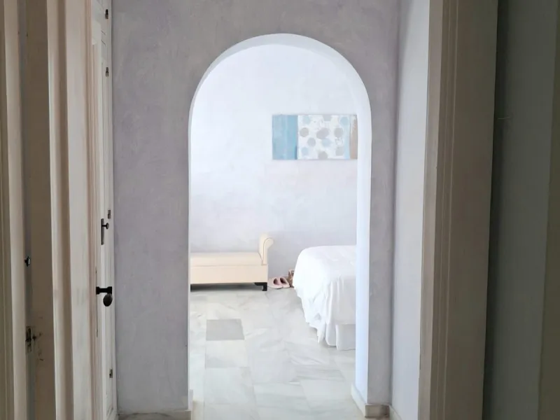 Nestled in the heart of Calahonda, Mijas, this captivating detached villa offers a harmonious blend of comfort and elegance. Boasting four Double bedrooms and two well-appointed bathrooms. This home is designed for those who appreciate luxury and style.