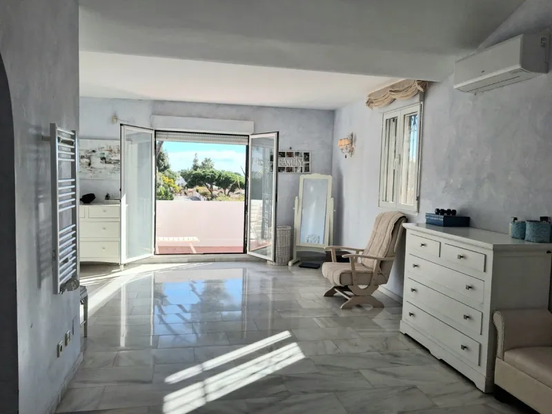 Nestled in the heart of Calahonda, Mijas, this captivating detached villa offers a harmonious blend of comfort and elegance. Boasting four Double bedrooms and two well-appointed bathrooms. This home is designed for those who appreciate luxury and style.