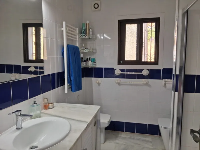 Nestled in the heart of Calahonda, Mijas, this captivating detached villa offers a harmonious blend of comfort and elegance. Boasting four Double bedrooms and two well-appointed bathrooms. This home is designed for those who appreciate luxury and style.