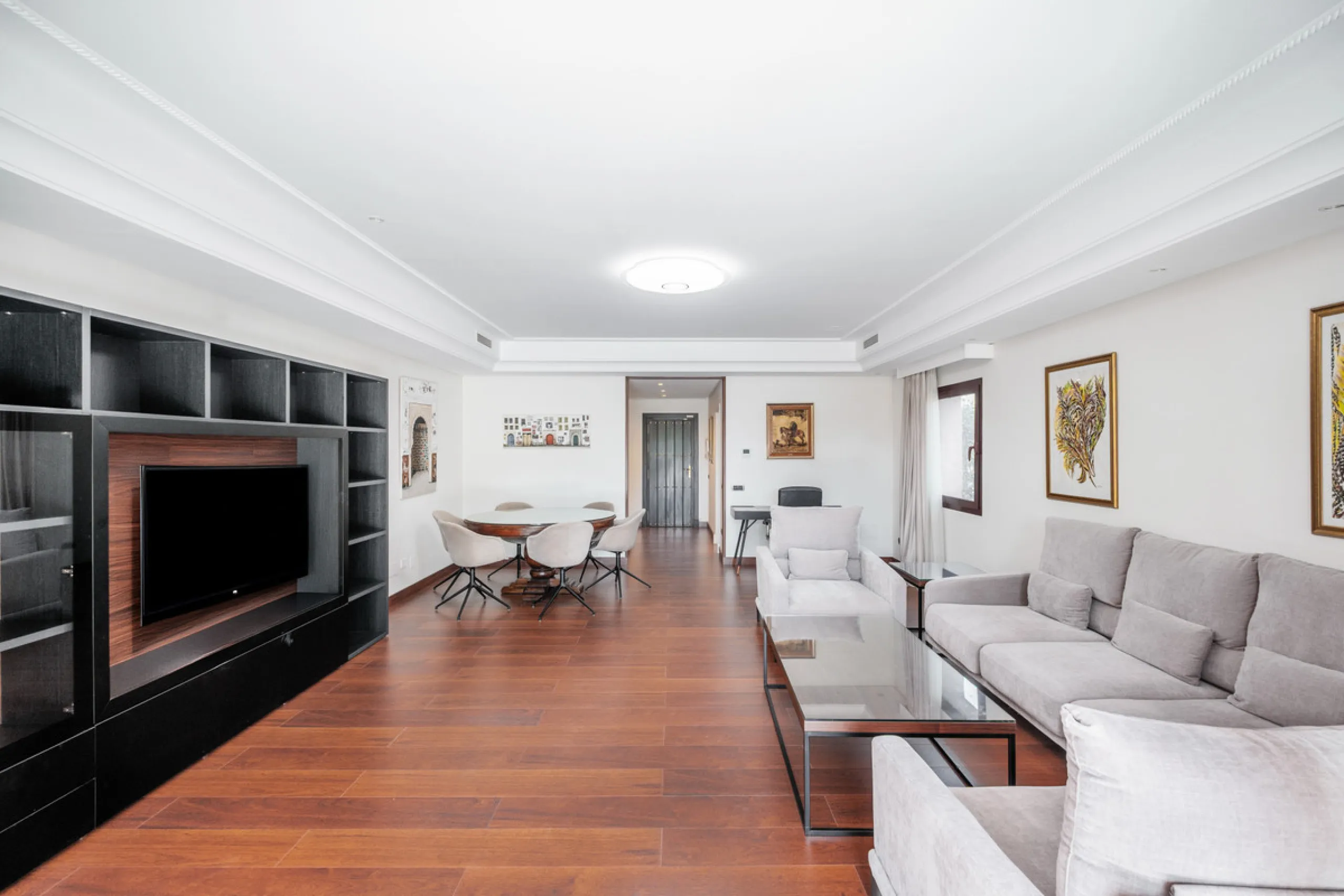 Just a short walk from Puente Romano and the beach, this fully renovated corner-unit villa is located in the exclusive gated community of Monte Marbella Club, with only 17 homes.