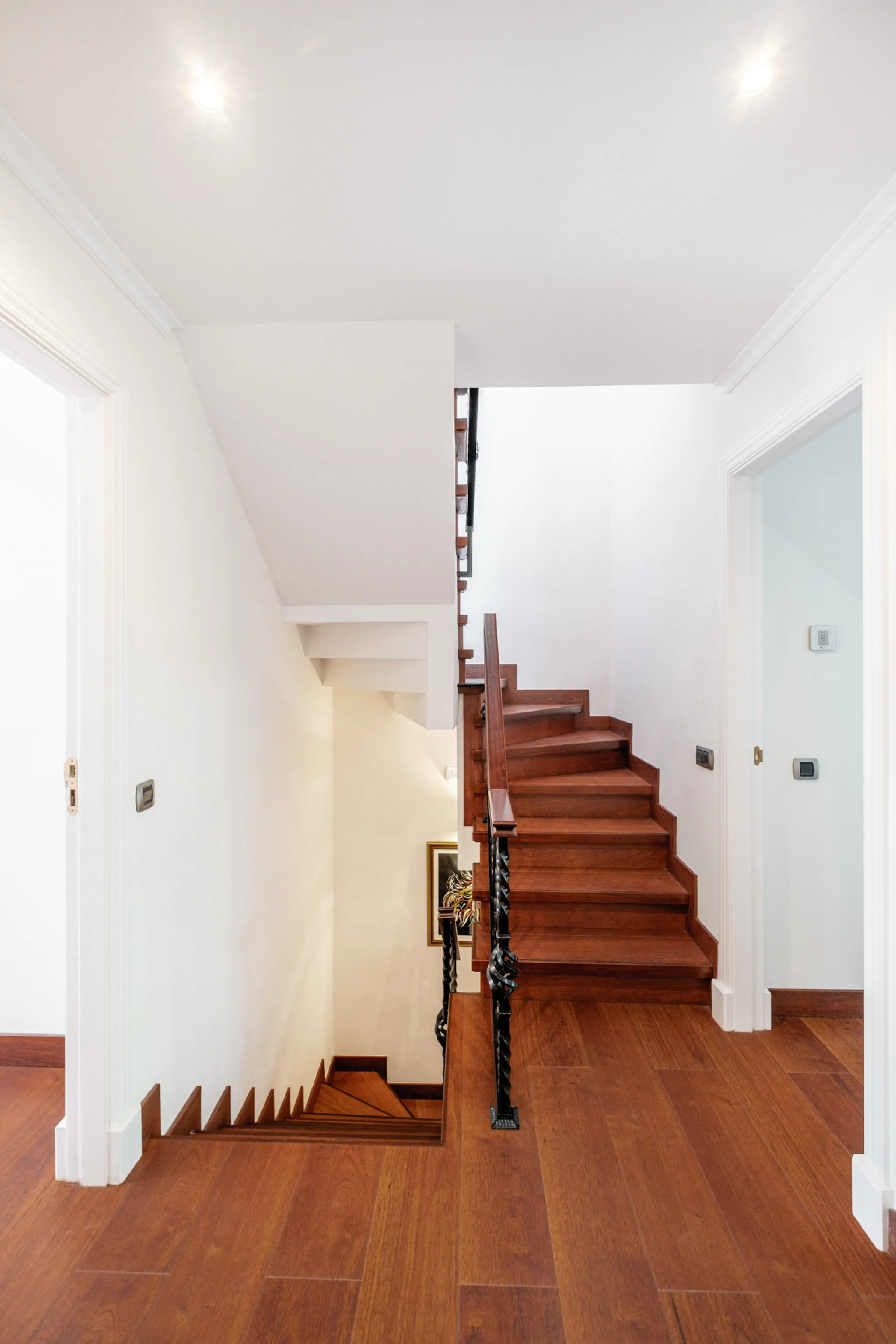 Just a short walk from Puente Romano and the beach, this fully renovated corner-unit villa is located in the exclusive gated community of Monte Marbella Club, with only 17 homes.