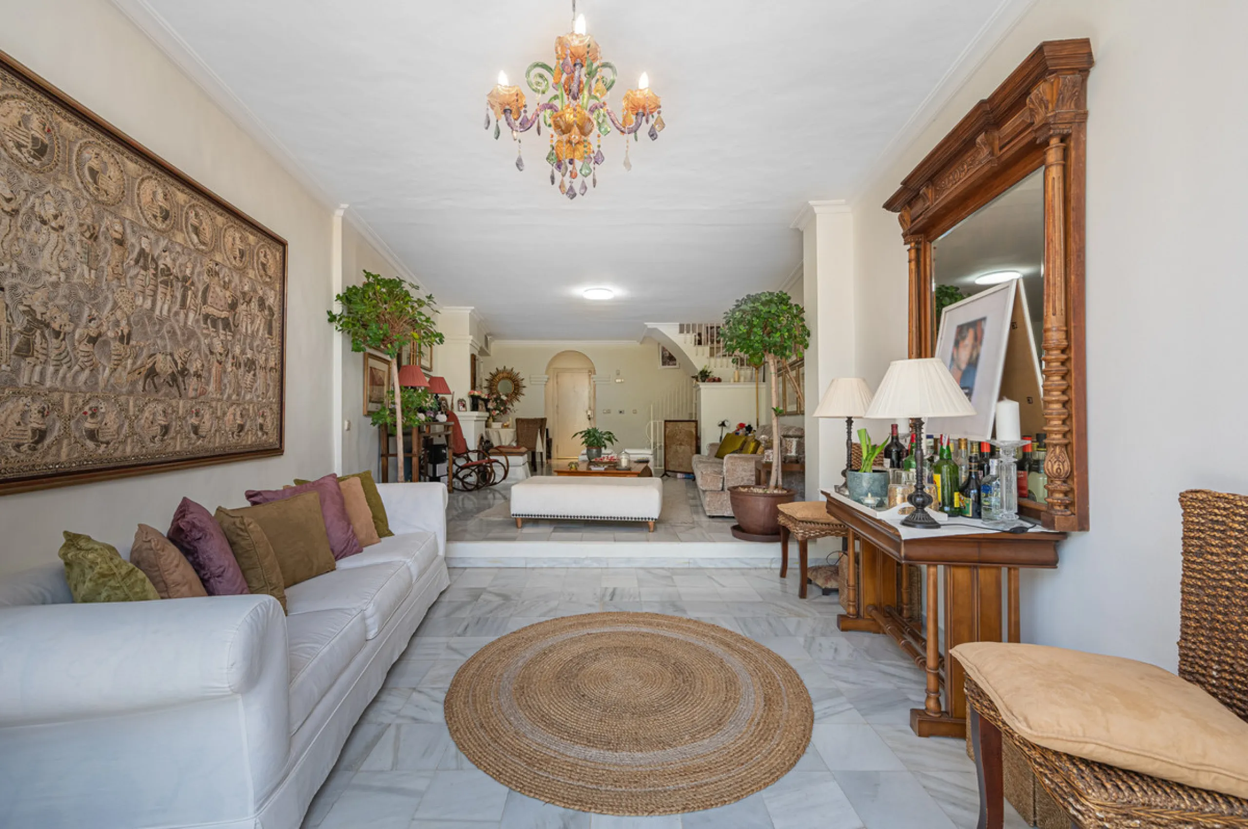 Montepiedra is one of the most sought-after gated communities in Nagueles on the Golden Mile. With Mediterranean village architecture featuring white terraced houses, balconies, terraces and typical tiled roofs.