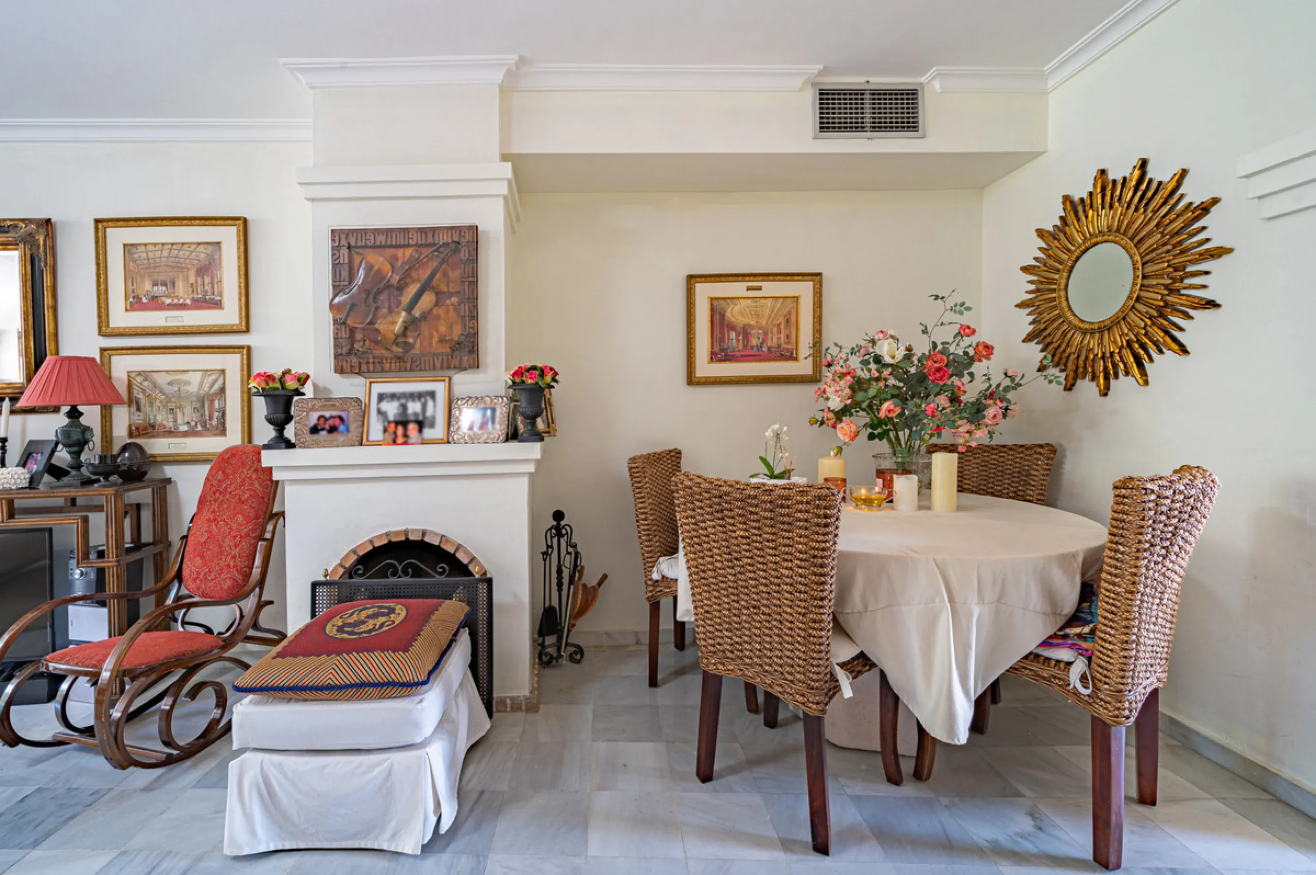Montepiedra is one of the most sought-after gated communities in Nagueles on the Golden Mile. With Mediterranean village architecture featuring white terraced houses, balconies, terraces and typical tiled roofs.