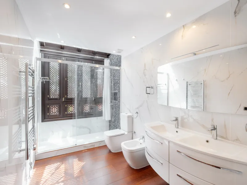 Just a short walk from Puente Romano and the beach, this fully renovated corner-unit villa is located in the exclusive gated community of Monte Marbella Club, with only 17 homes.