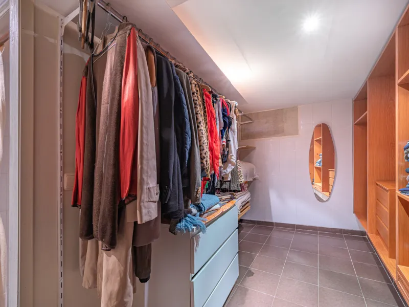 Montepiedra is one of the most sought-after gated communities in Nagueles on the Golden Mile. With Mediterranean village architecture featuring white terraced houses, balconies, terraces and typical tiled roofs.