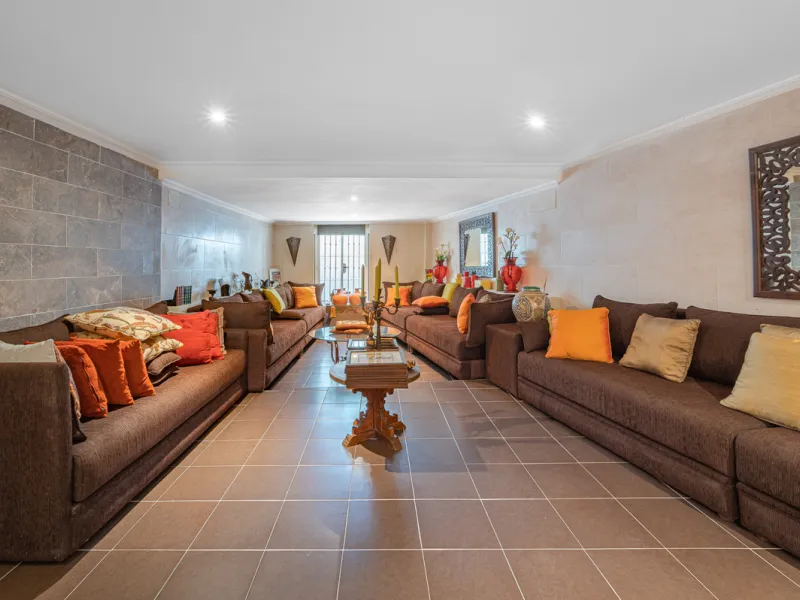 Montepiedra is one of the most sought-after gated communities in Nagueles on the Golden Mile. With Mediterranean village architecture featuring white terraced houses, balconies, terraces and typical tiled roofs.