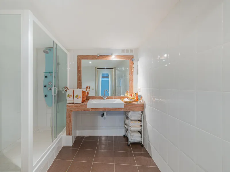 Montepiedra is one of the most sought-after gated communities in Nagueles on the Golden Mile. With Mediterranean village architecture featuring white terraced houses, balconies, terraces and typical tiled roofs.