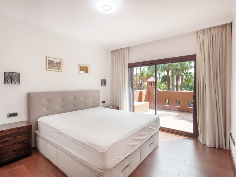 Just a short walk from Puente Romano and the beach, this fully renovated corner-unit villa is located in the exclusive gated community of Monte Marbella Club, with only 17 homes.