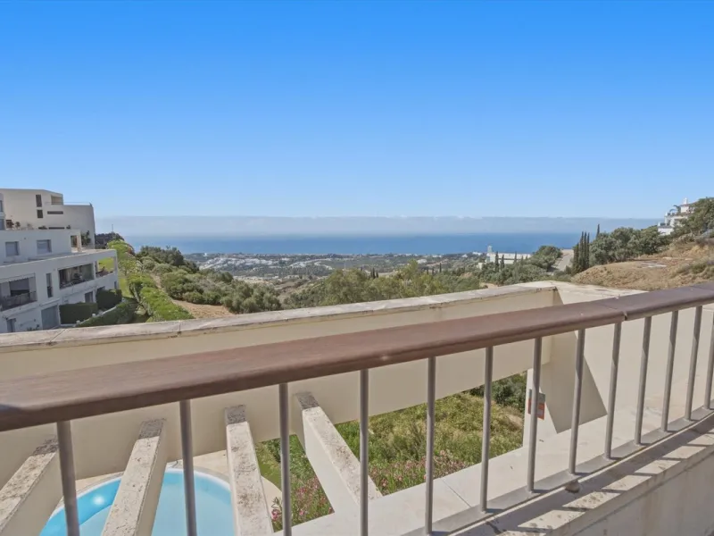 Penthouse with sea and coastal views, Las Lomas de los Monteros, Marbella