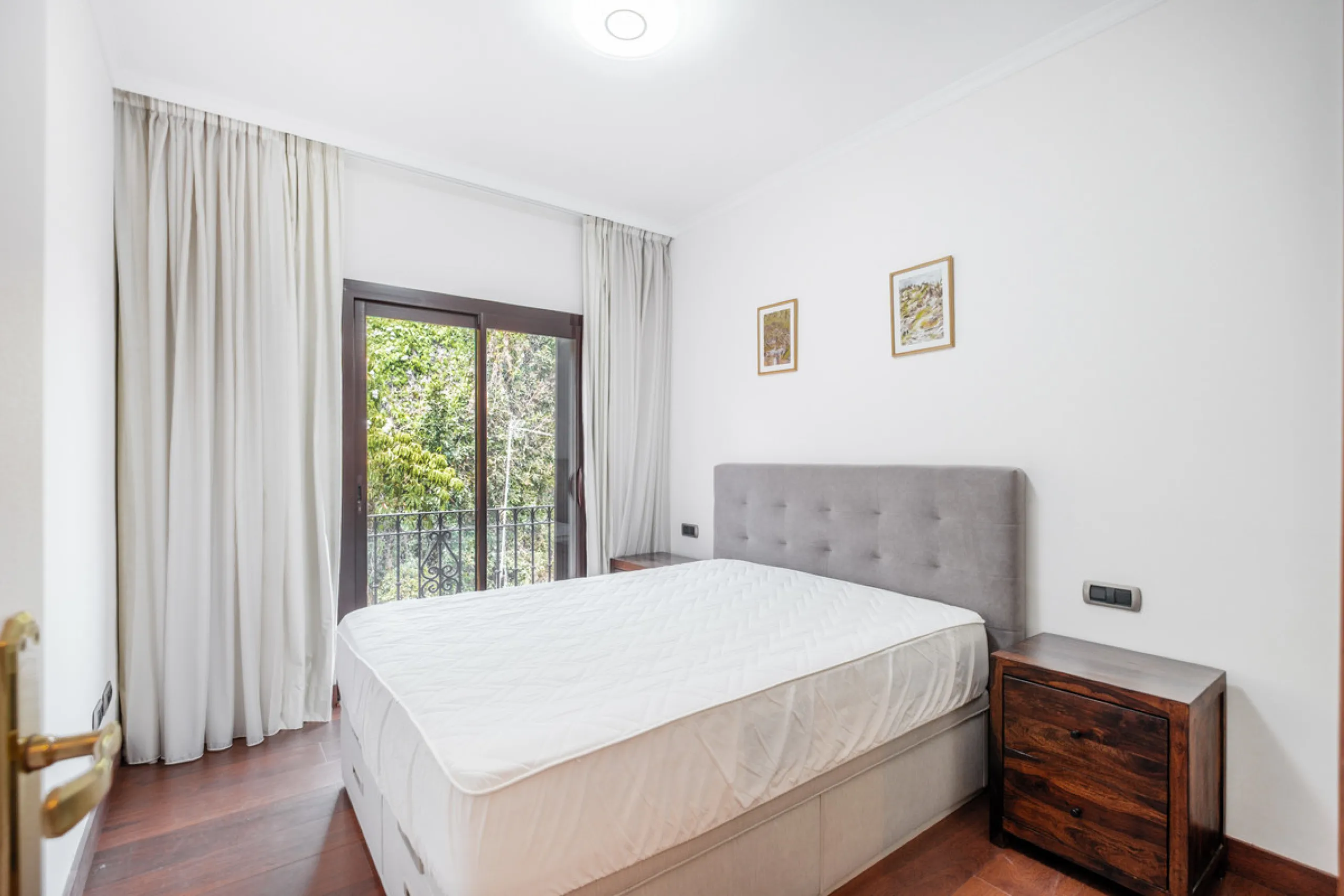 Just a short walk from Puente Romano and the beach, this fully renovated corner-unit villa is located in the exclusive gated community of Monte Marbella Club, with only 17 homes.