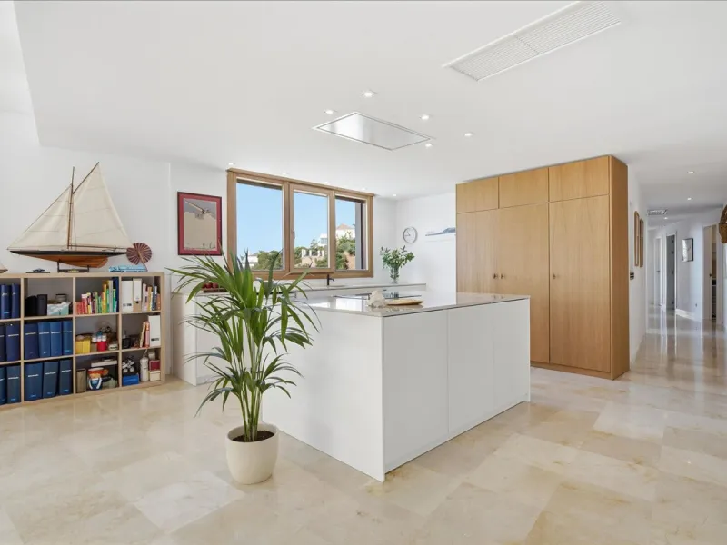 Penthouse with sea and coastal views, Las Lomas de los Monteros, Marbella