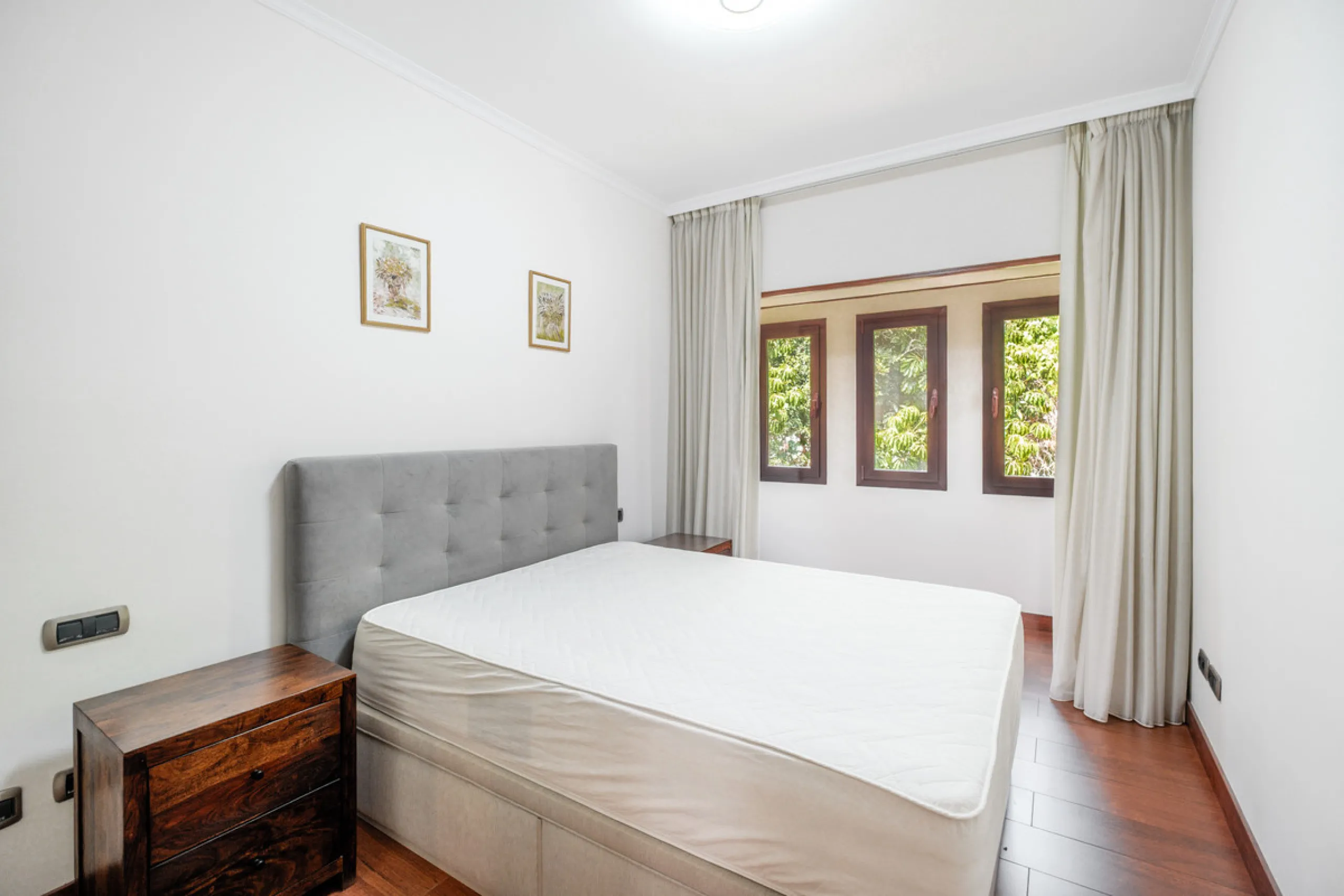 Just a short walk from Puente Romano and the beach, this fully renovated corner-unit villa is located in the exclusive gated community of Monte Marbella Club, with only 17 homes.