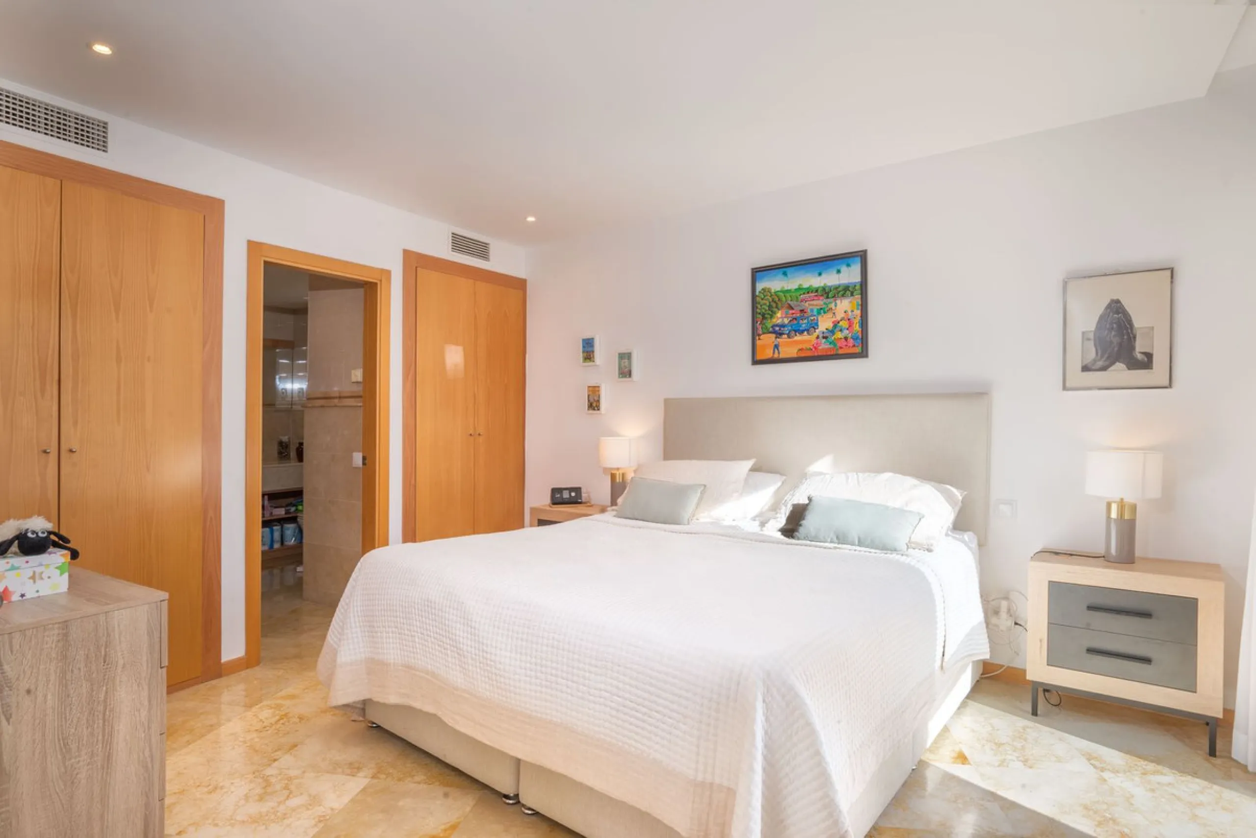Apartment - Ground Floor Apartment в продаже в Marbella, Málaga. В доме 3 спален и 3 ванных комнат. Площадь дома 157 м²