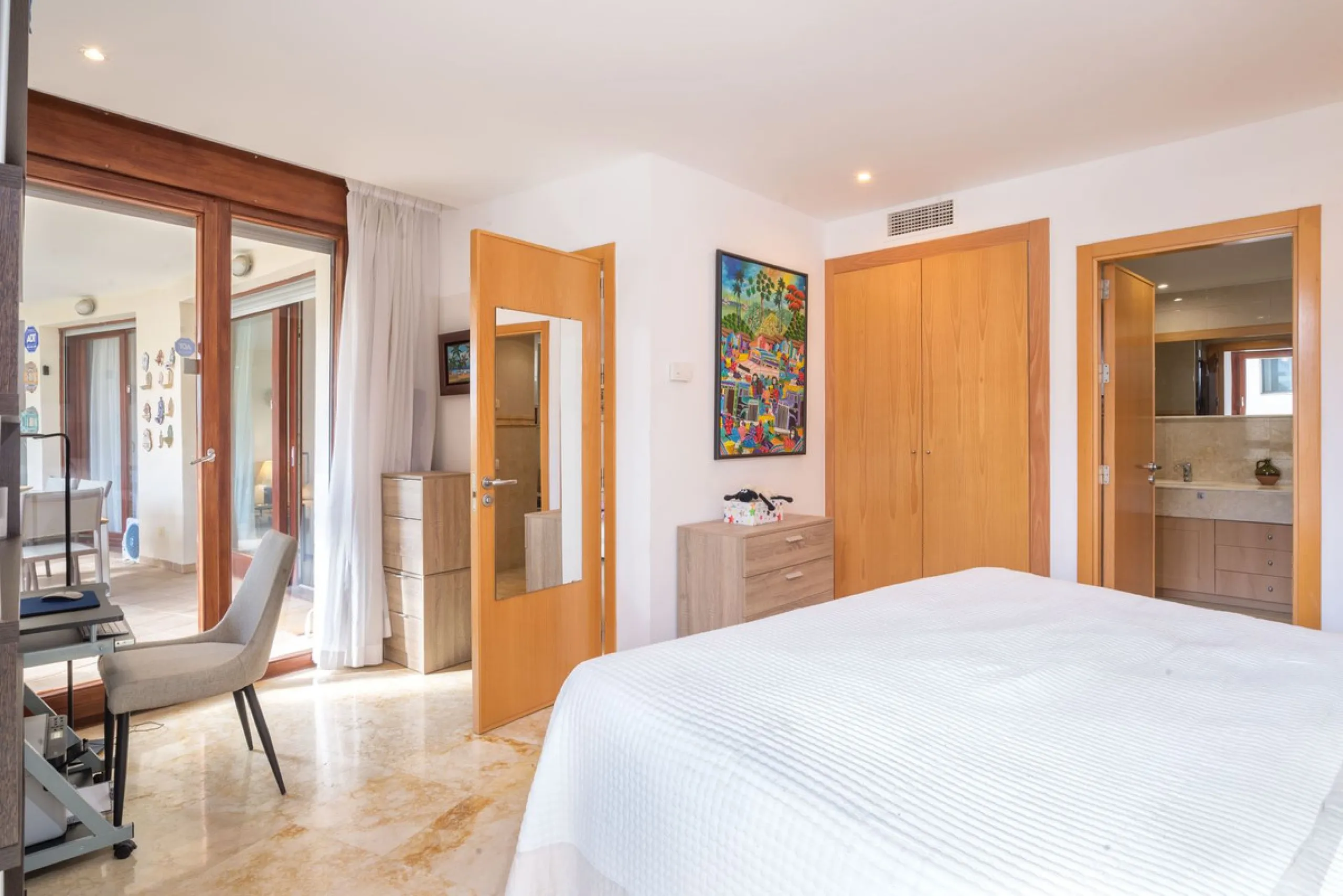 Apartment - Ground Floor Apartment в продаже в Marbella, Málaga. В доме 3 спален и 3 ванных комнат. Площадь дома 157 м²