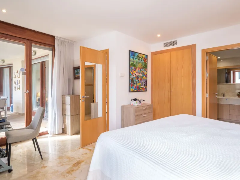 Apartment - Ground Floor Apartment в продаже в Marbella, Málaga. В доме 3 спален и 3 ванных комнат. Площадь дома 157 м²