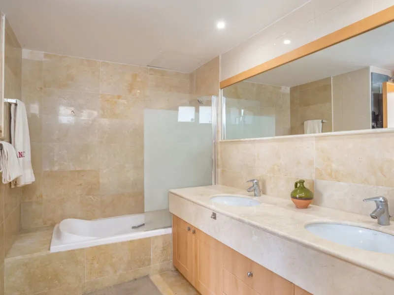 Apartment - Ground Floor Apartment в продаже в Marbella, Málaga. В доме 3 спален и 3 ванных комнат. Площадь дома 157 м²