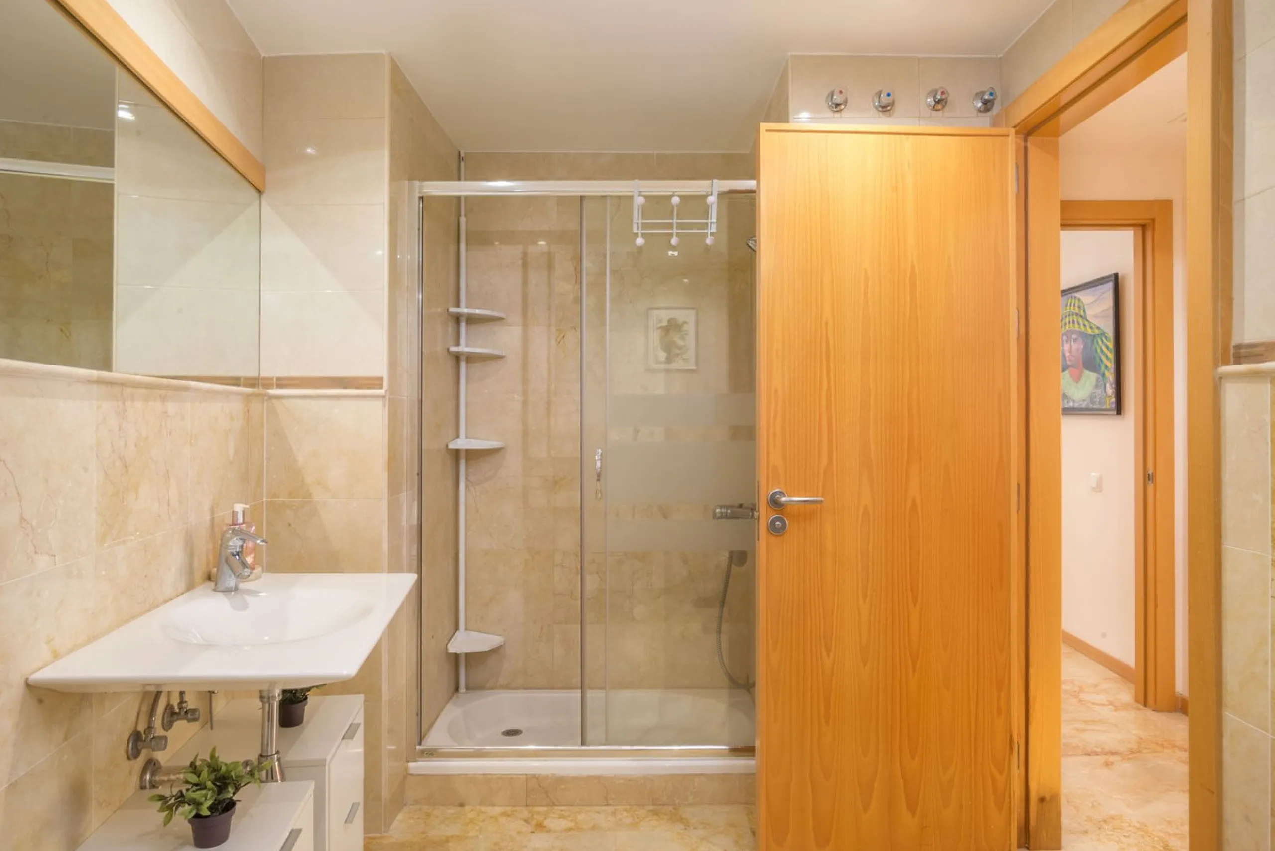 Apartment - Ground Floor Apartment в продаже в Marbella, Málaga. В доме 3 спален и 3 ванных комнат. Площадь дома 157 м²
