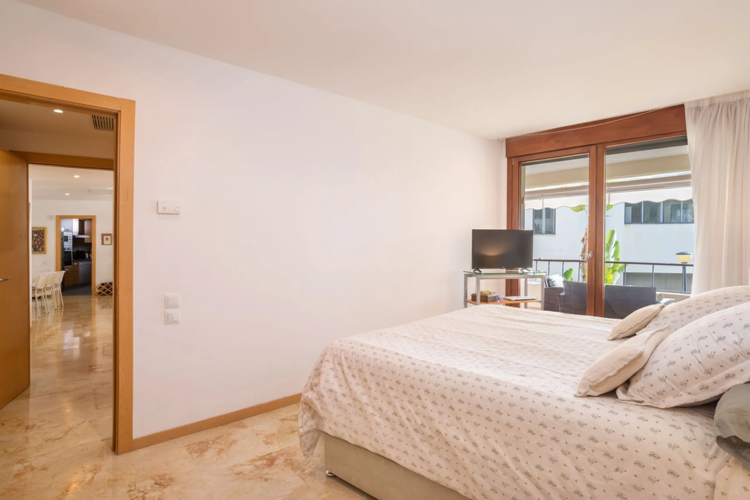 Apartment - Ground Floor Apartment в продаже в Marbella, Málaga. В доме 3 спален и 3 ванных комнат. Площадь дома 157 м²